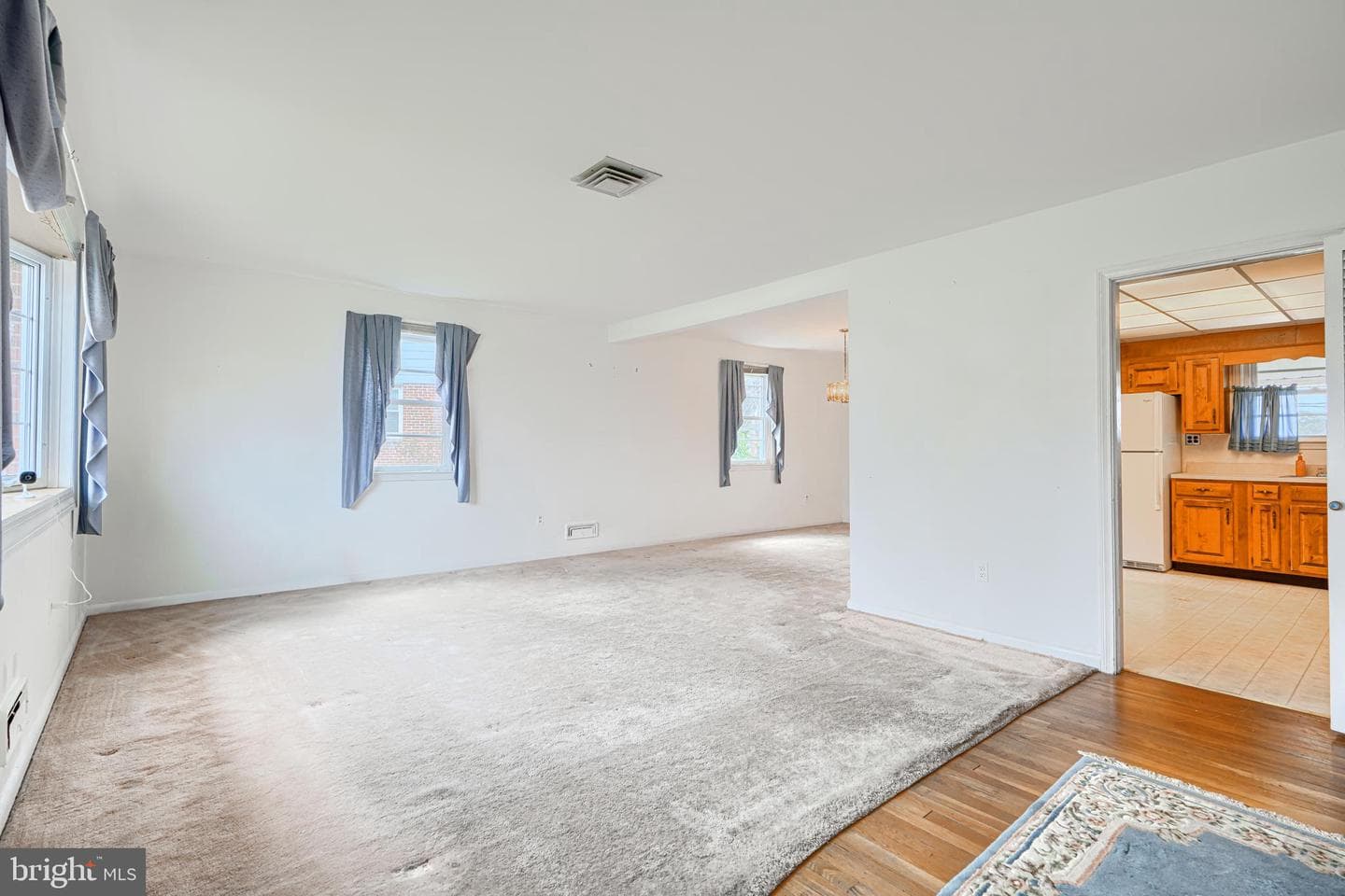 211 Rothwell Drive photo 5