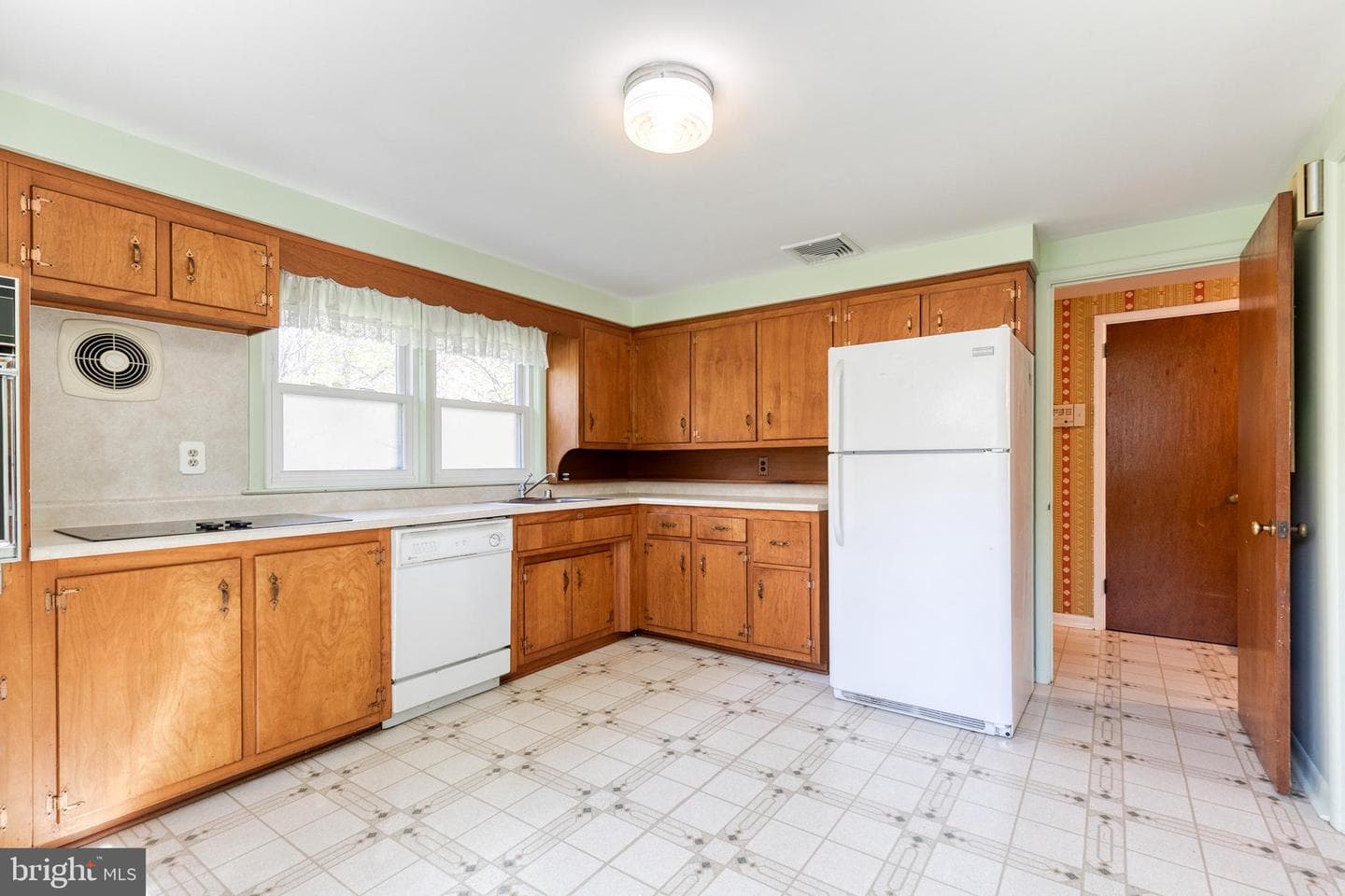524 Goucher Boulevard photo 16