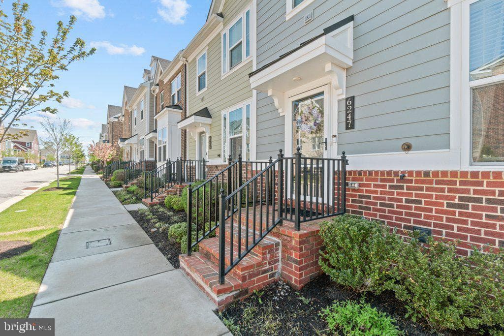 6247 Islington Street photo 4