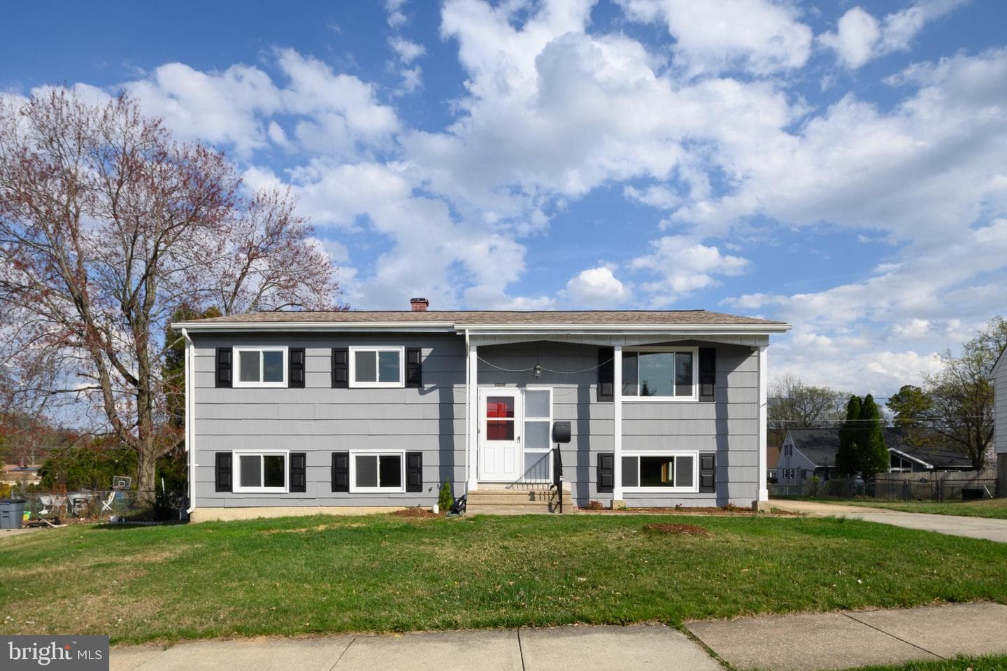 1219 Redcliffe photo 2