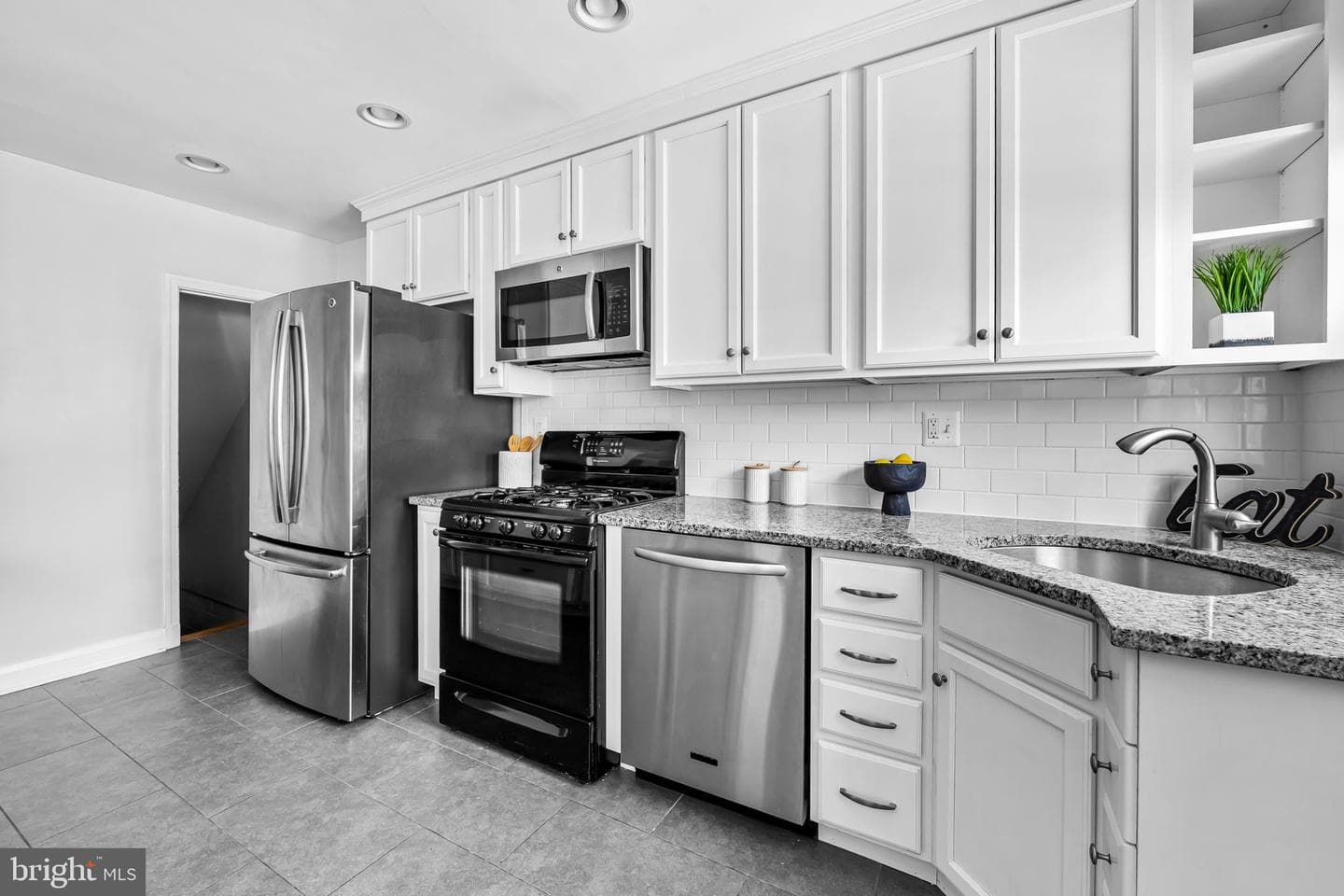 7049 Heathfield Road photo 12