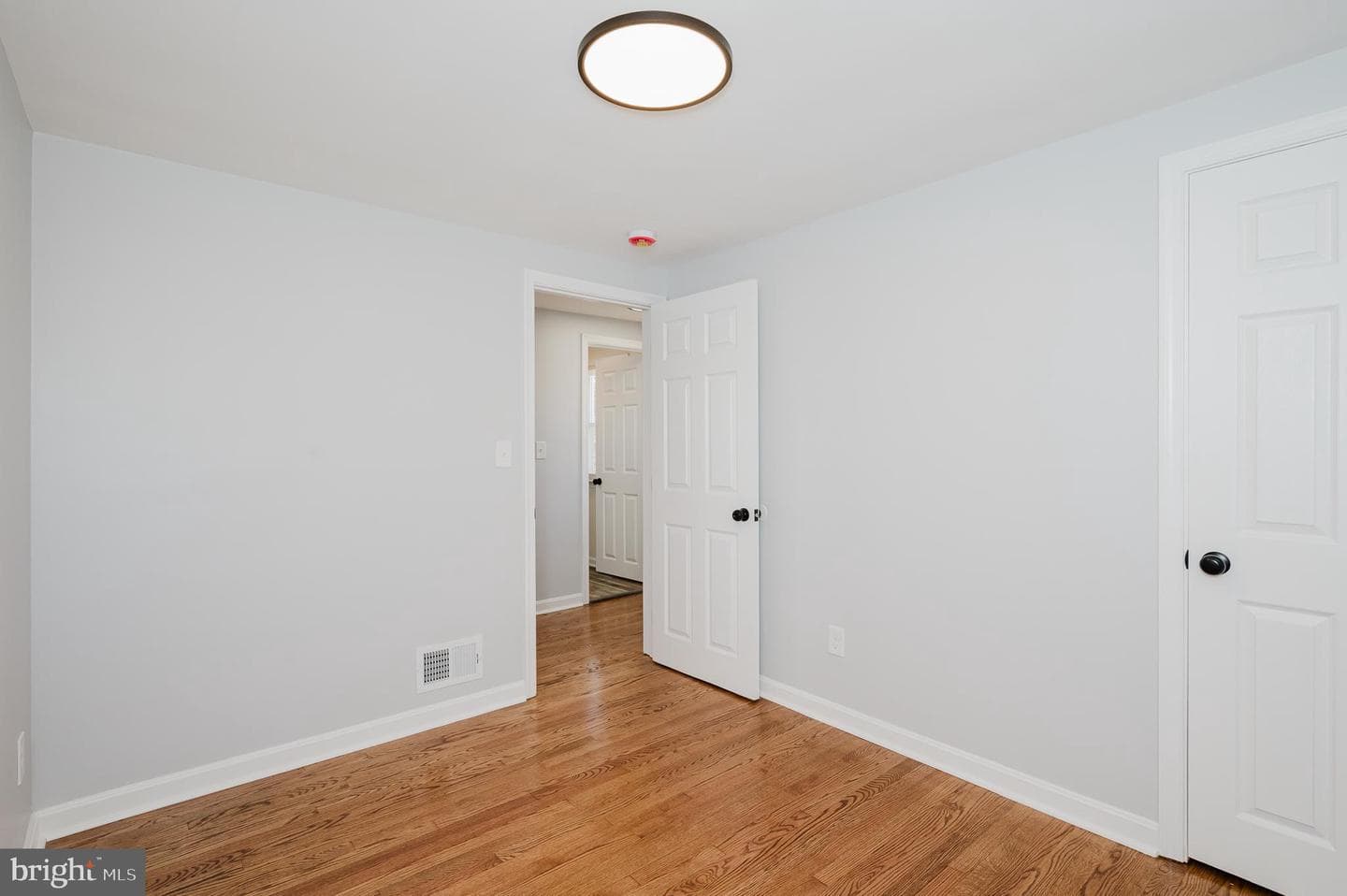 8029 Neighbors Ave photo 31