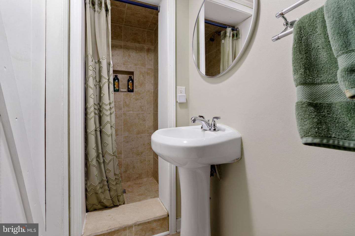 142 Regester Avenue photo 31