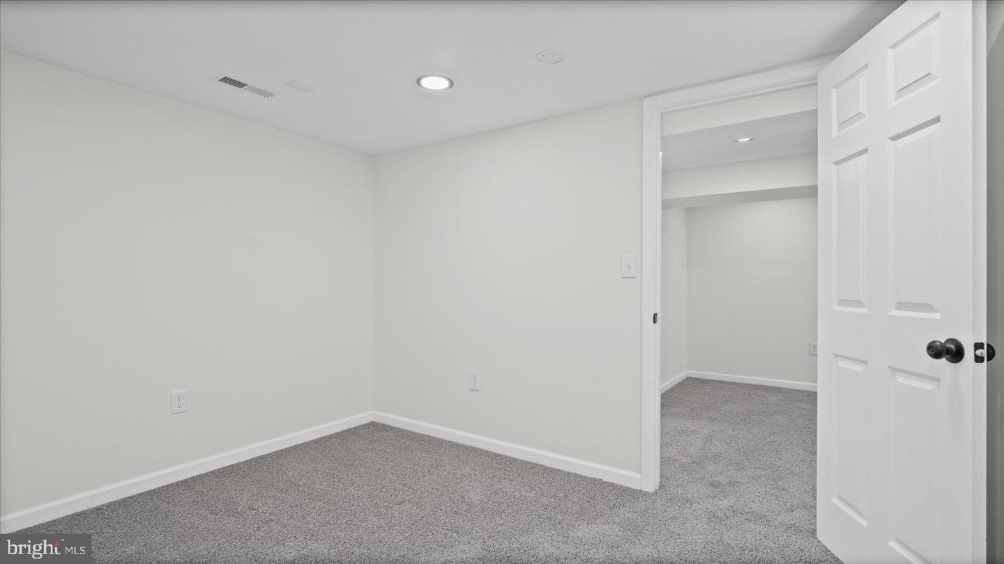 3901 Tiverton Road photo 22