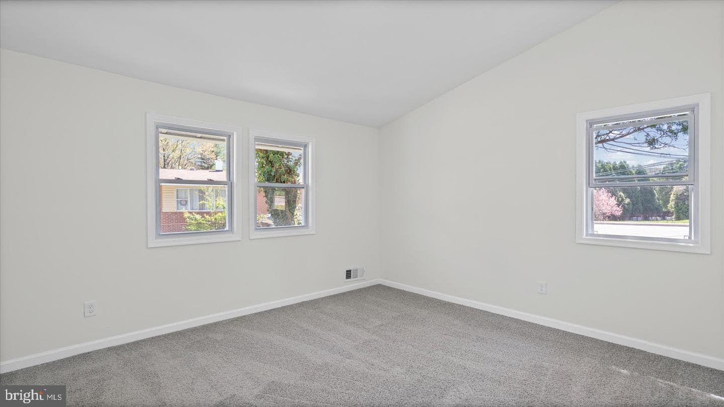 3901 Tiverton Road photo 23