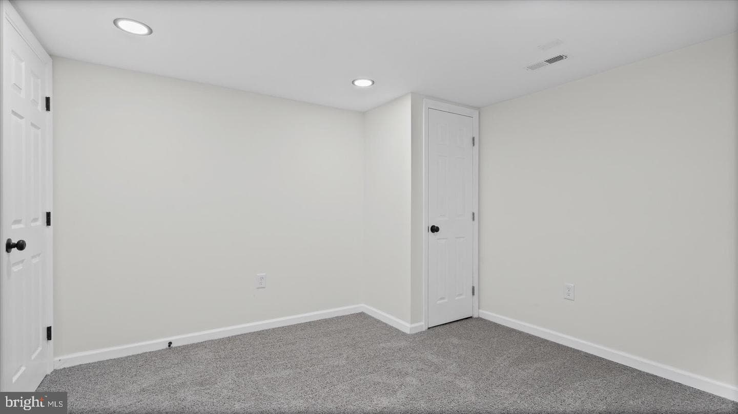 3901 Tiverton Road photo 33