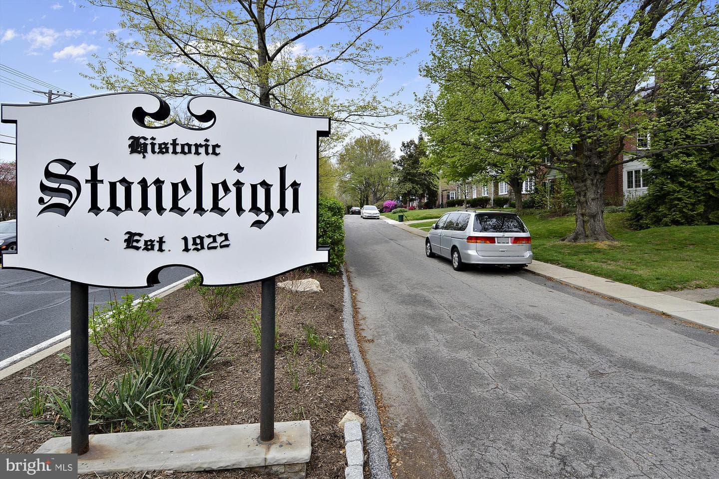 7000 Stoneleigh Court photo 13