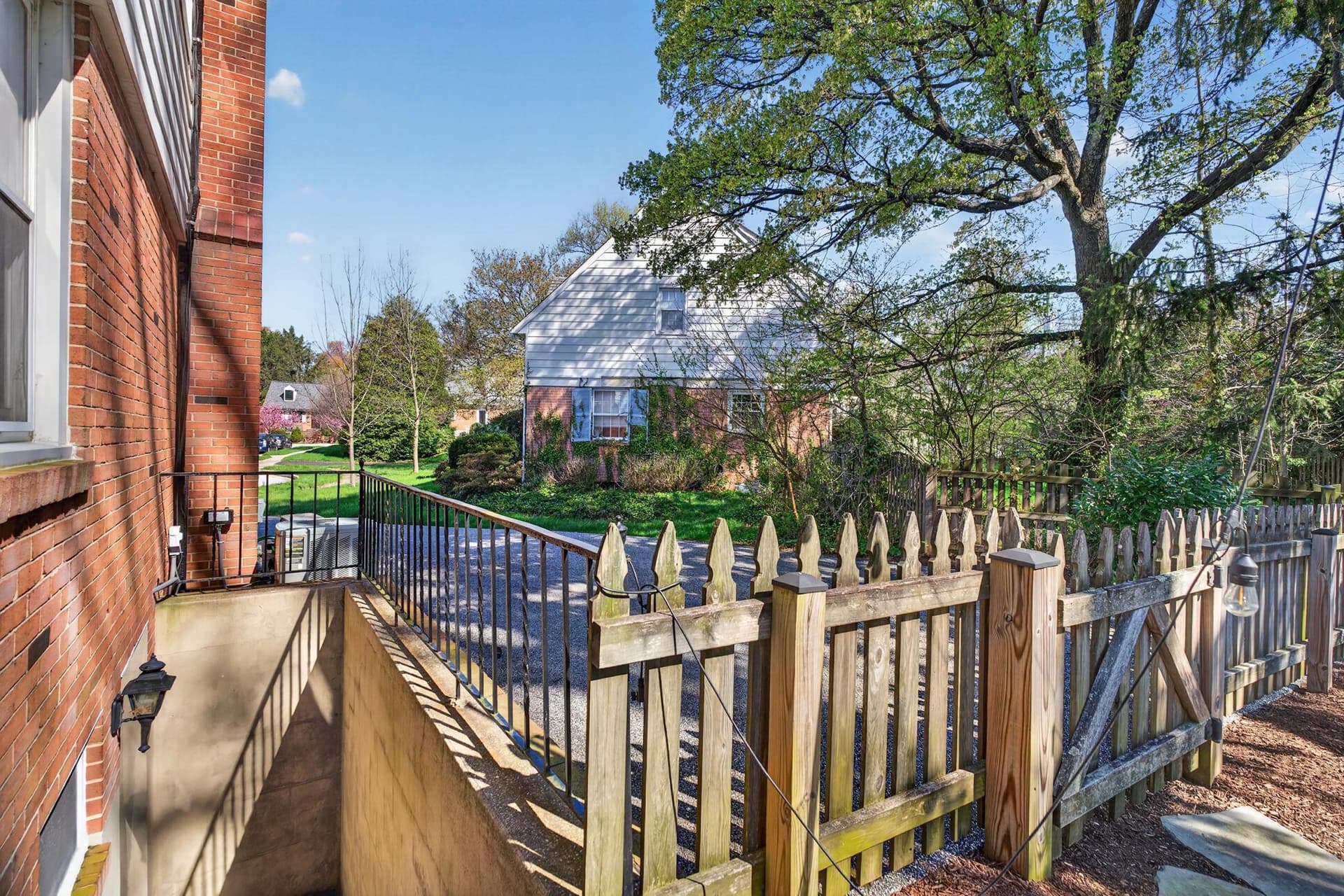 7000 Stoneleigh Court photo 32
