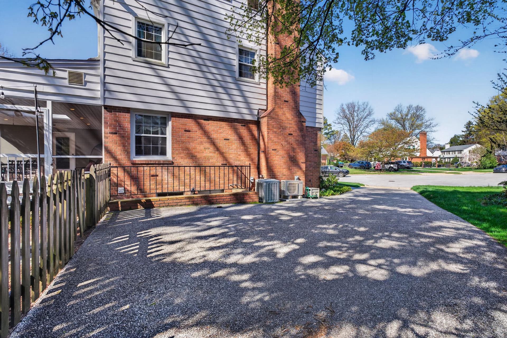 7000 Stoneleigh Court photo 33