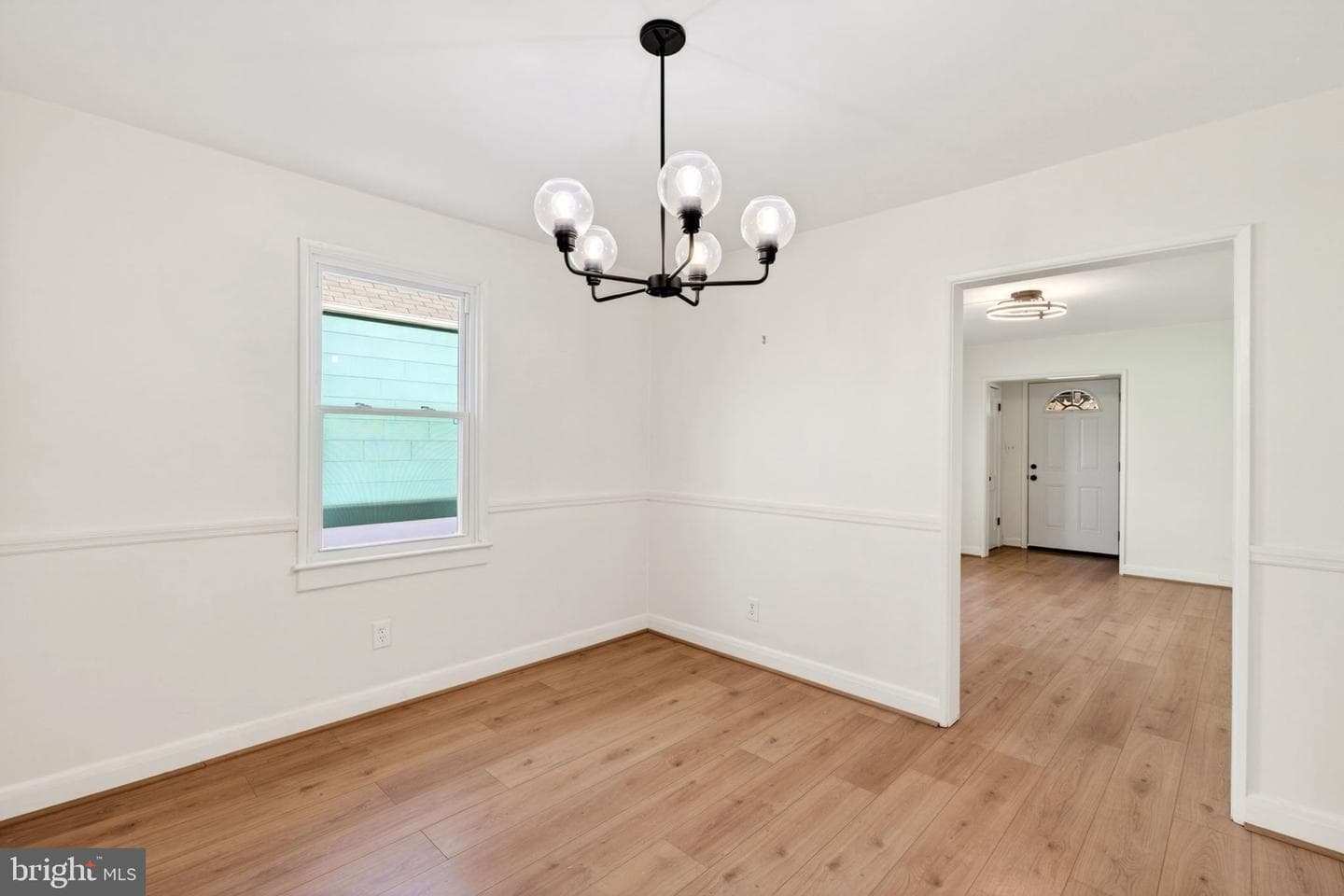 2511 Wentworth photo 4