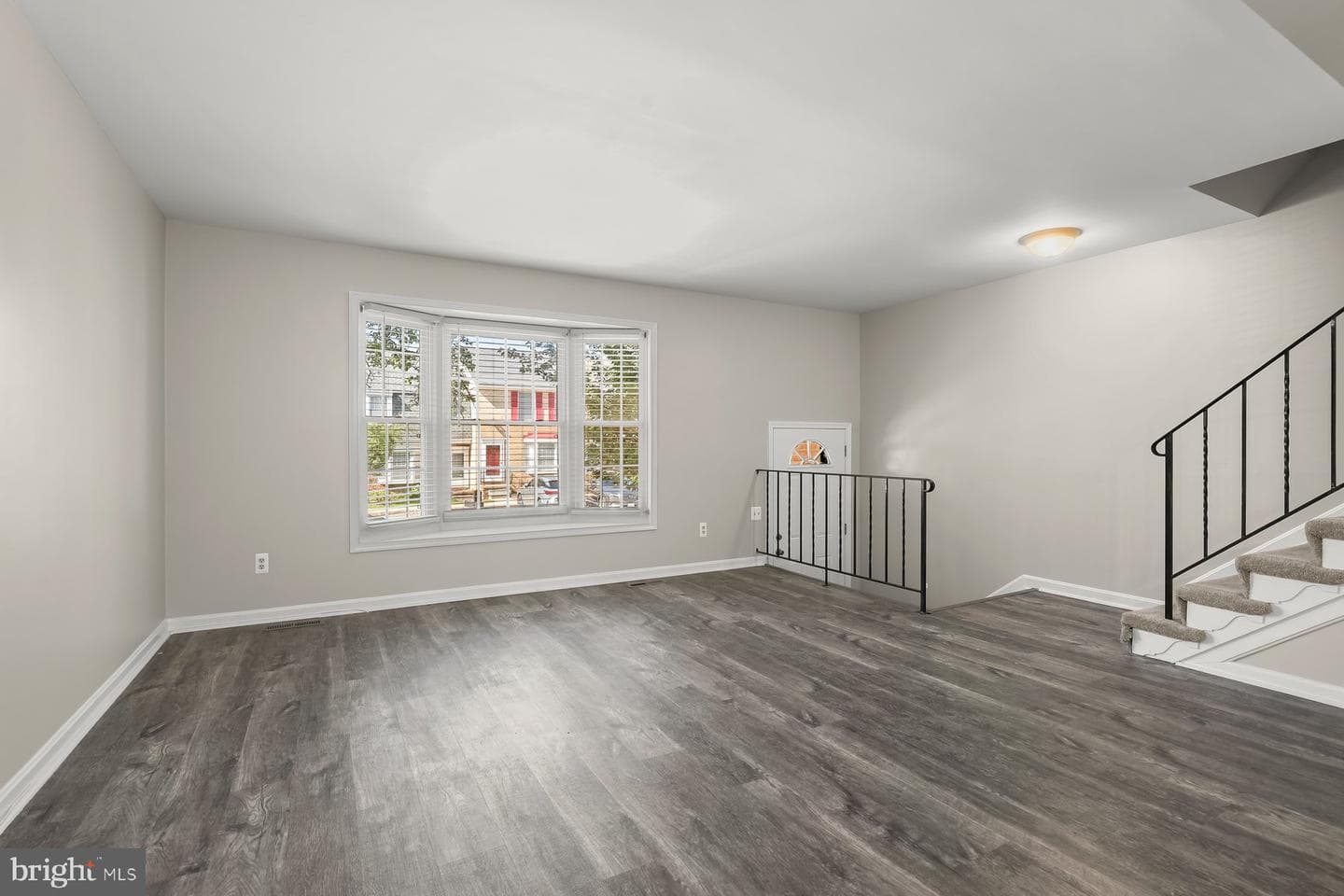 5827 Richardson Mews Square photo 12