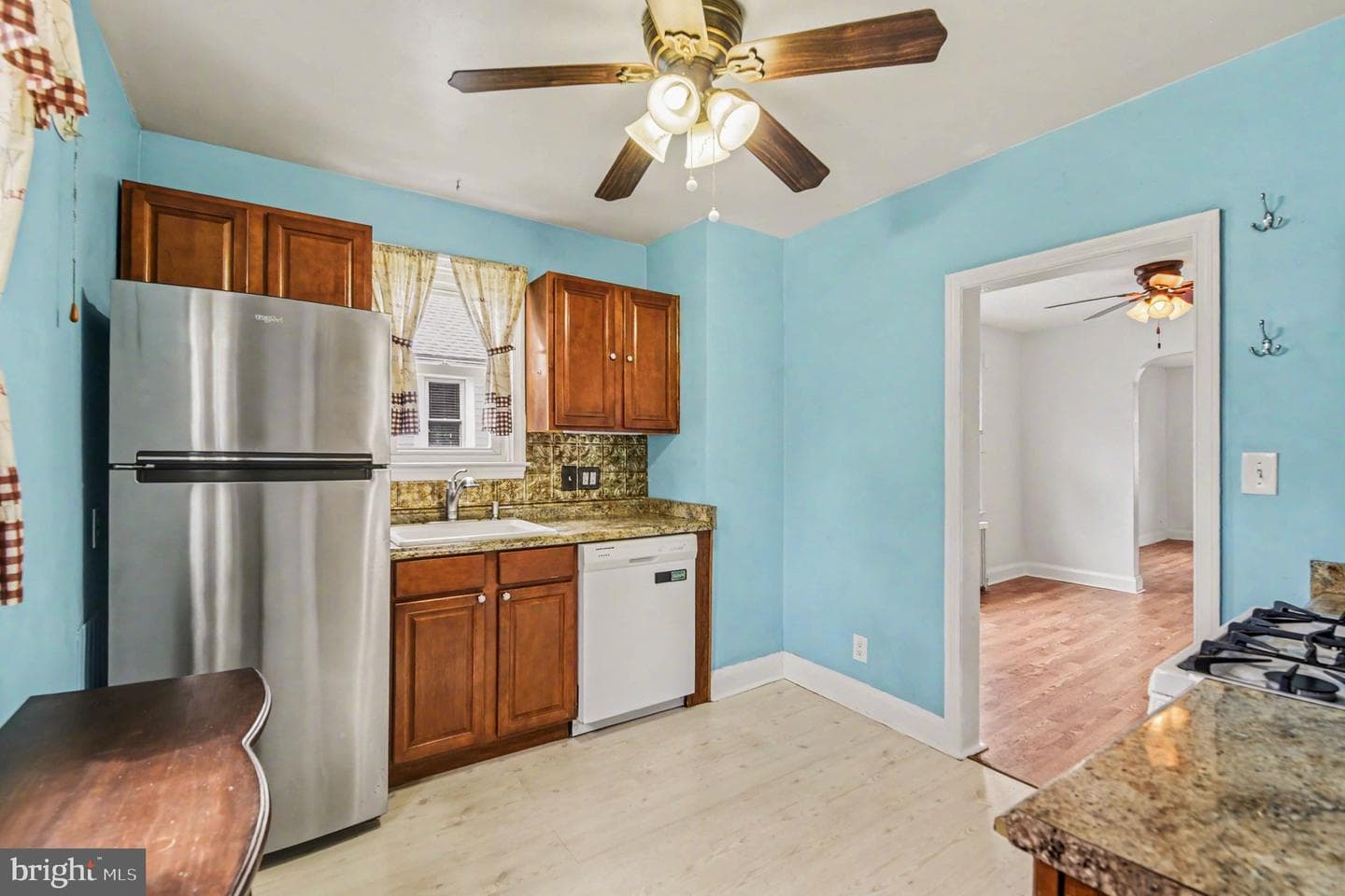 2939 Manns Avenue photo 12