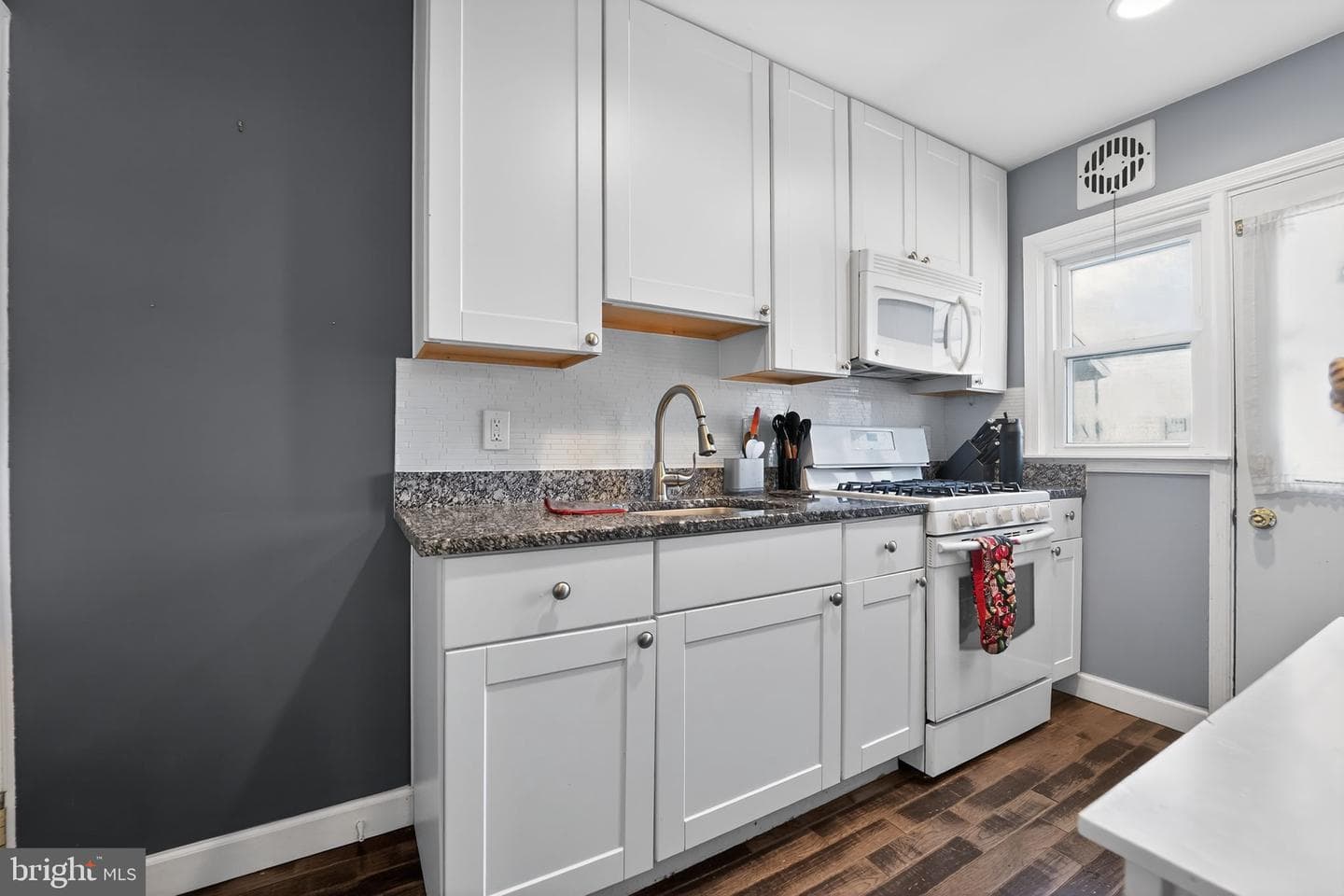 237 Riverthorn Road photo 4