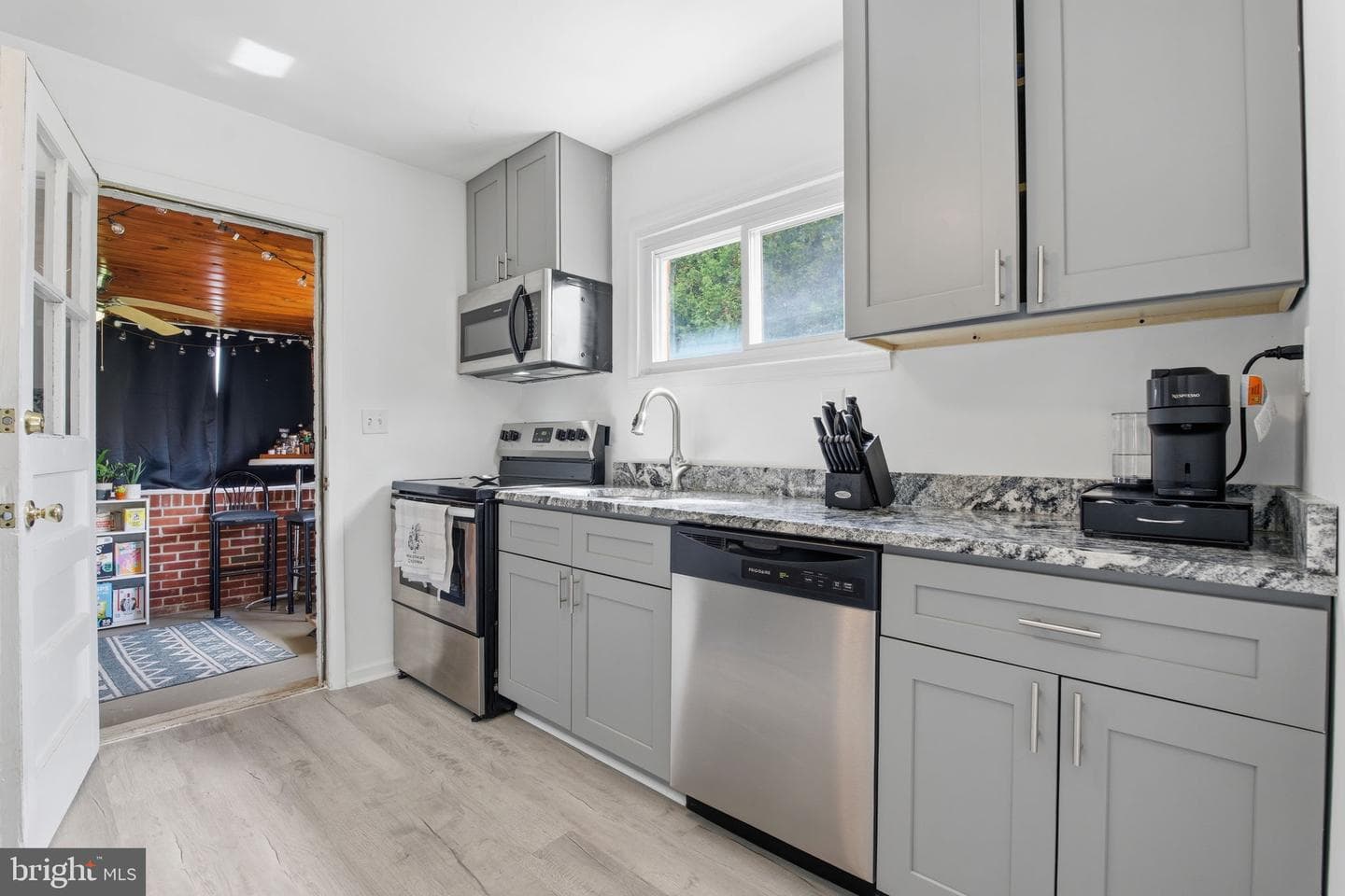 8607 Midi Avenue photo 8