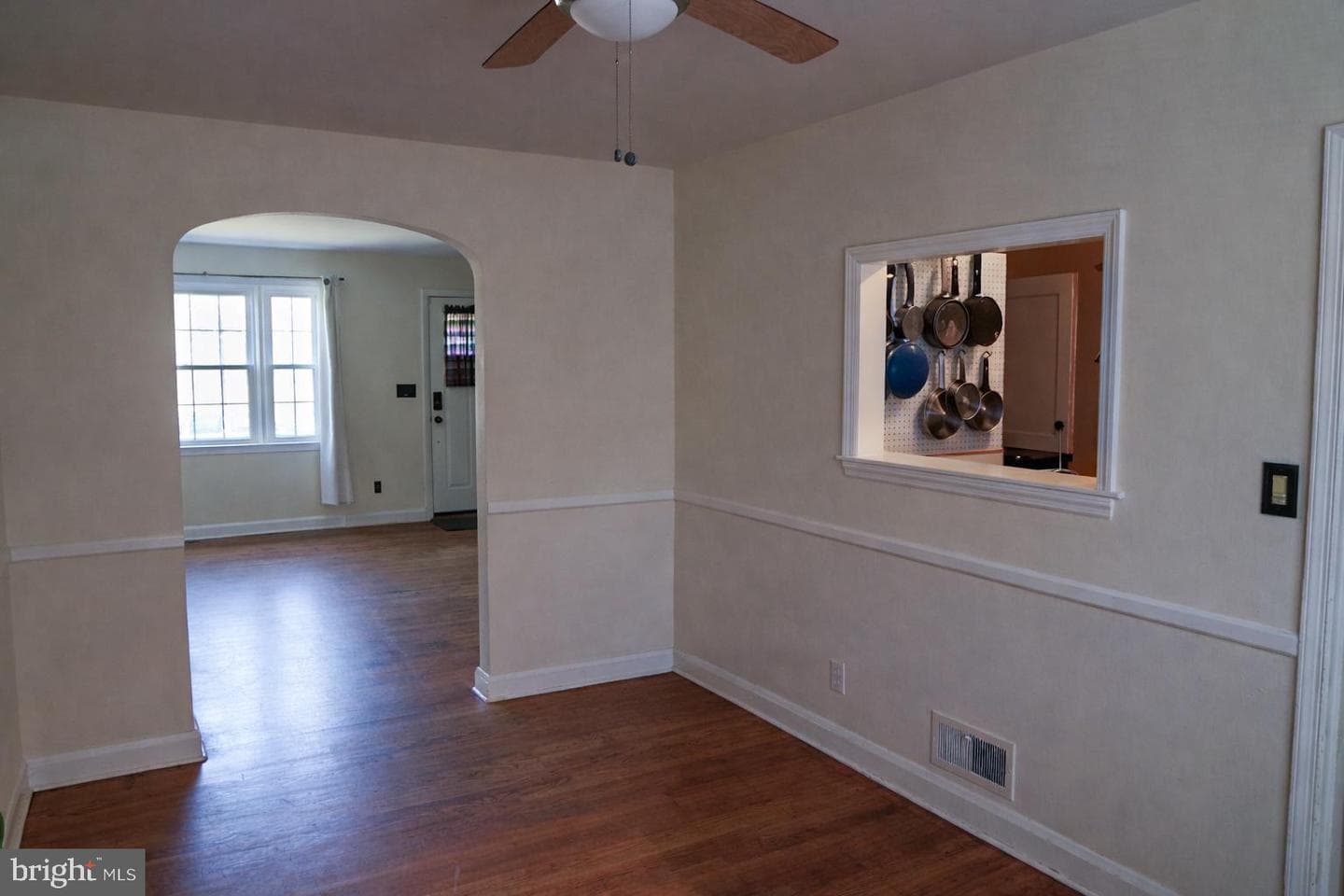 221 E Medwick Garth photo 6