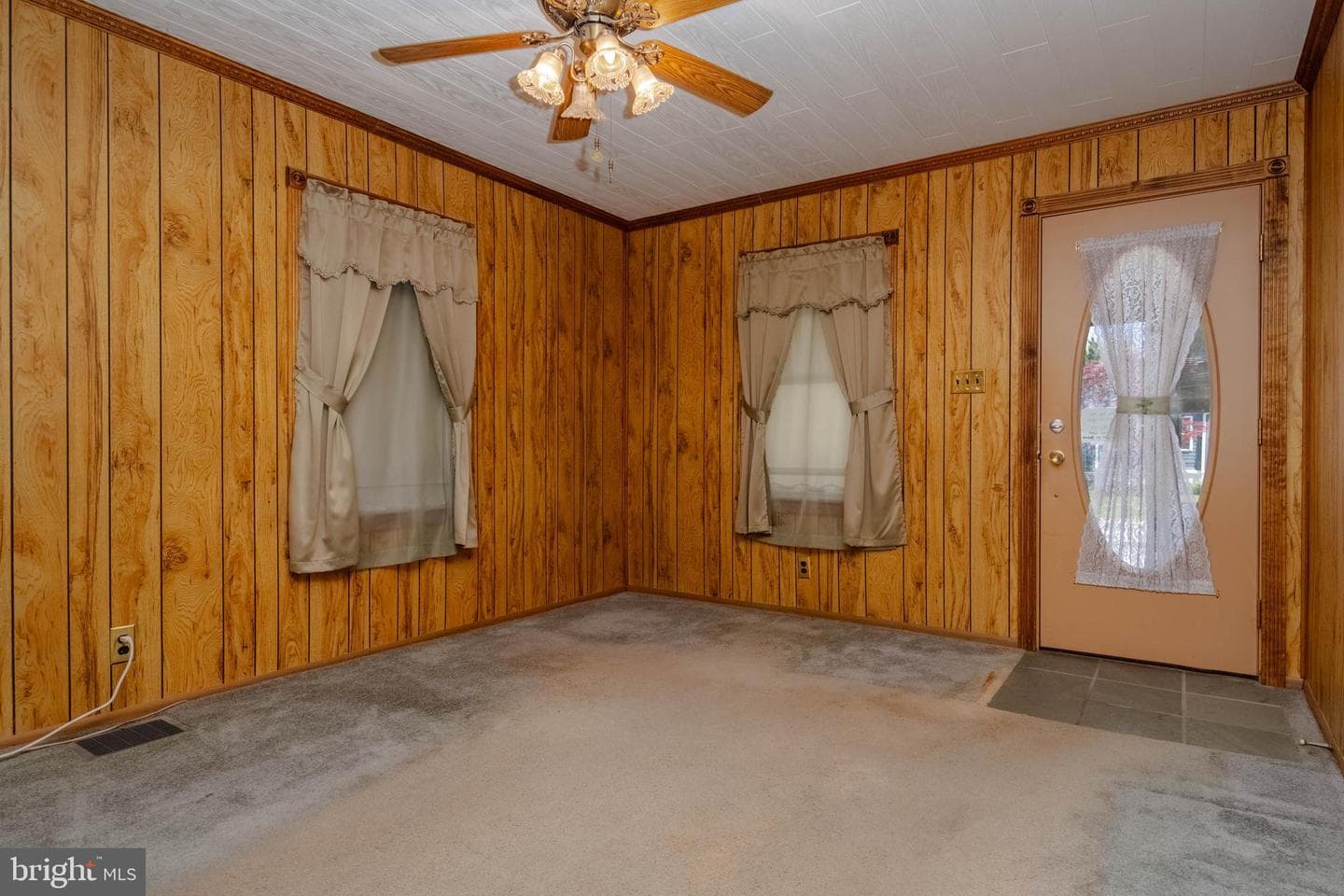 318 Lorraine Avenue photo 5