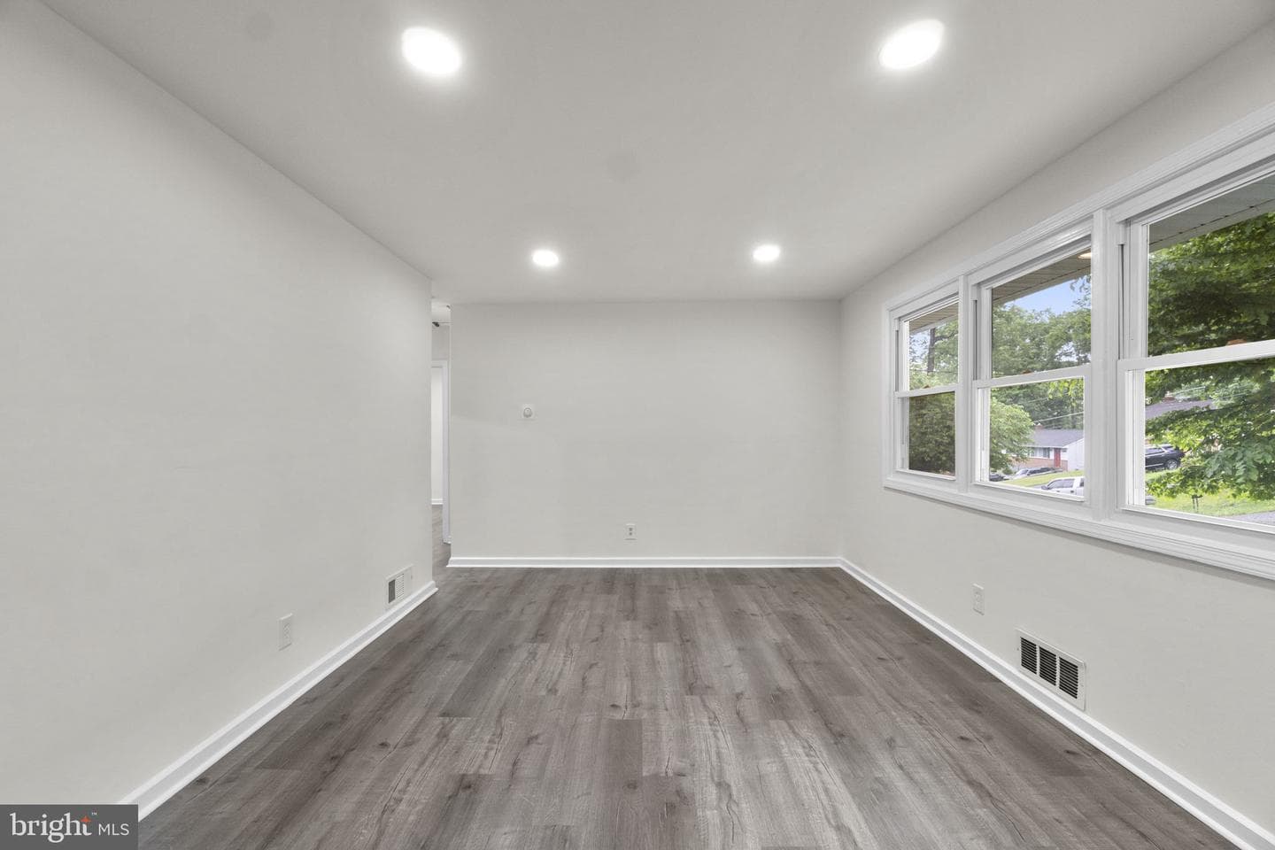 3658 Clifmar Road photo 3