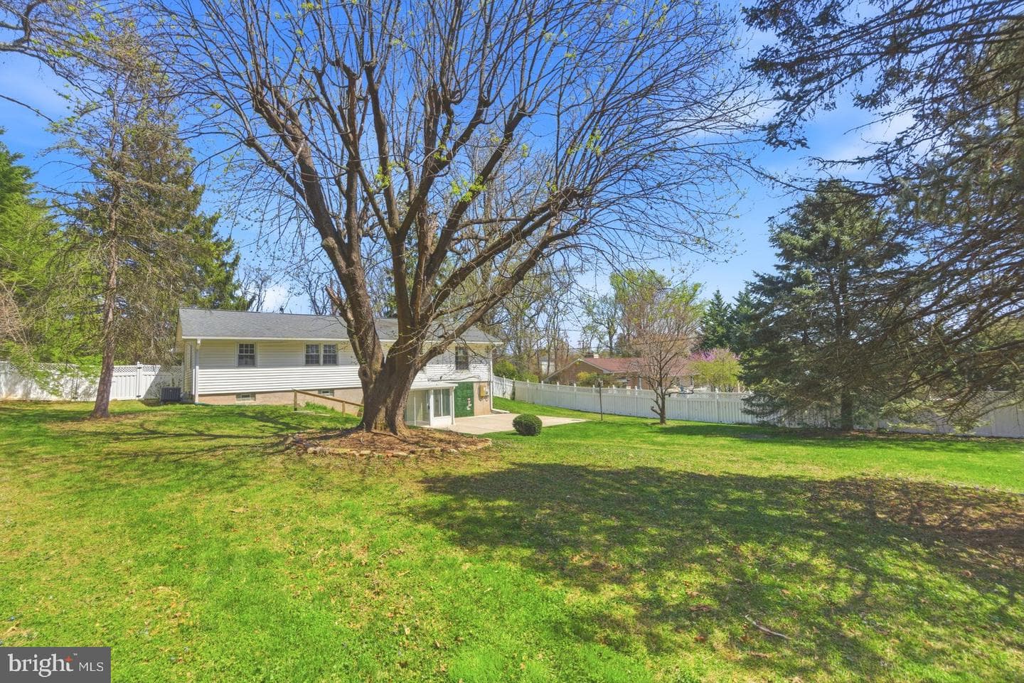 419 Sherwood Road photo 38