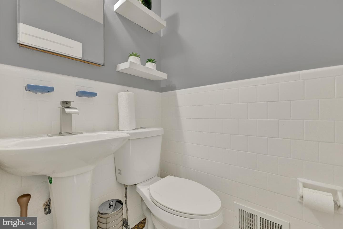 3655 Forest Garden Avenue photo 12