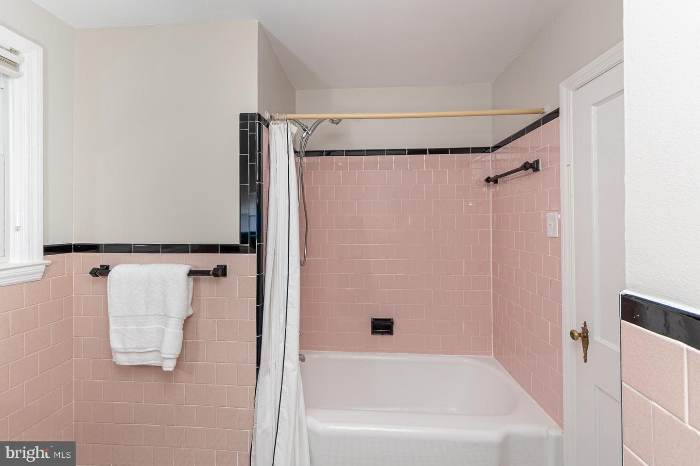 571 Woodbine Ave photo 17