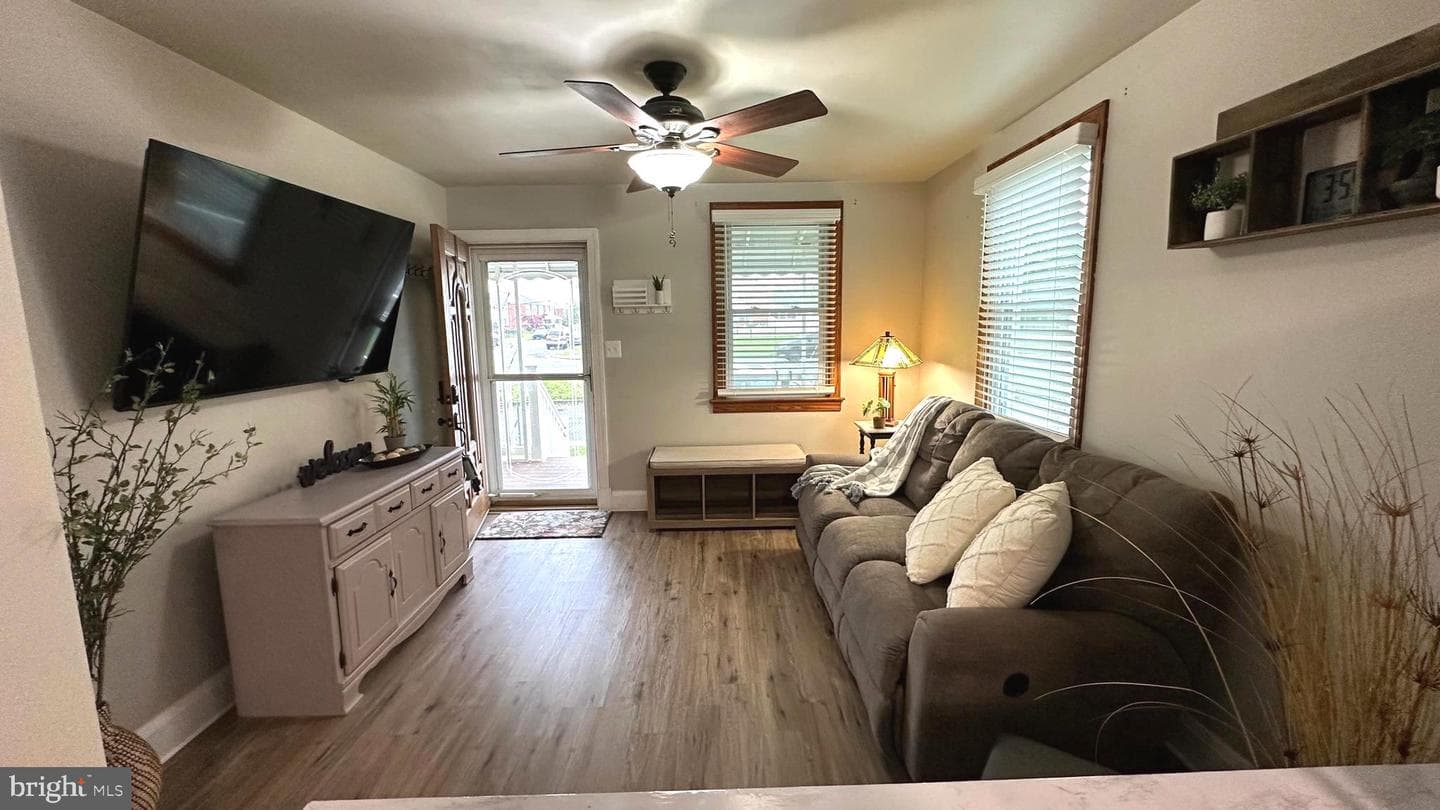 89 Wise Avenue photo 7