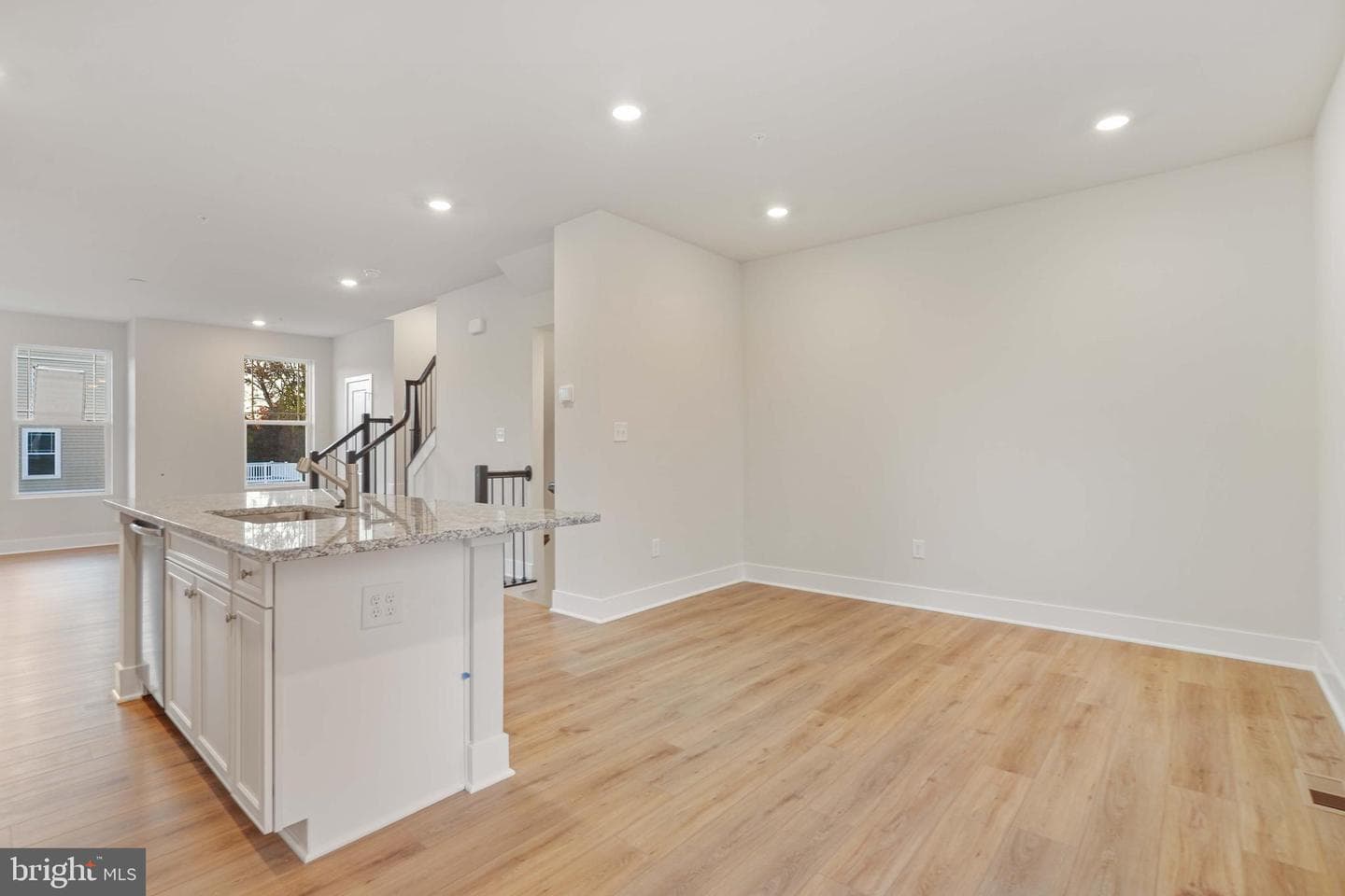 252 Waterstone Rd photo 10