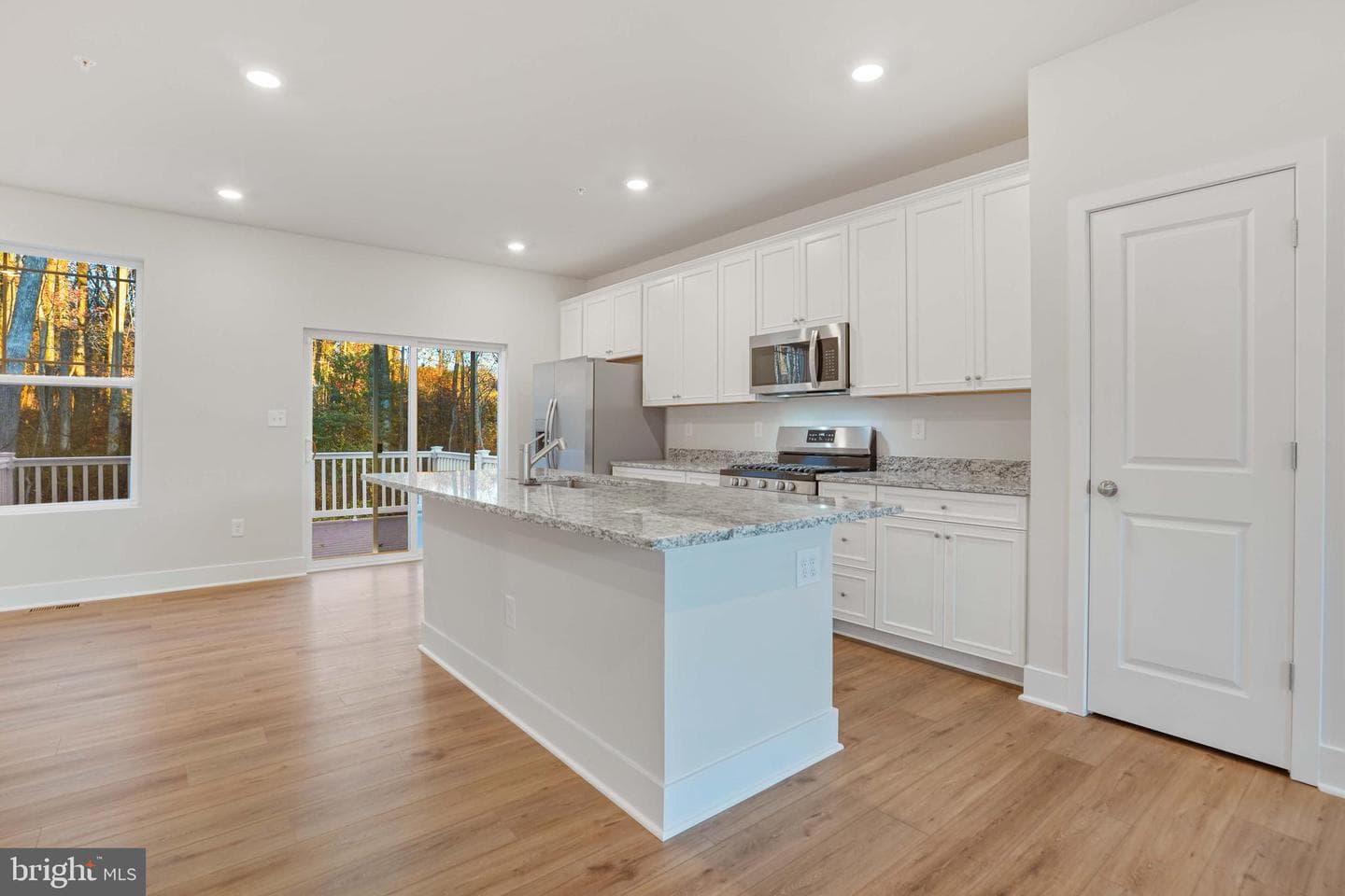 252 Waterstone Rd photo 13