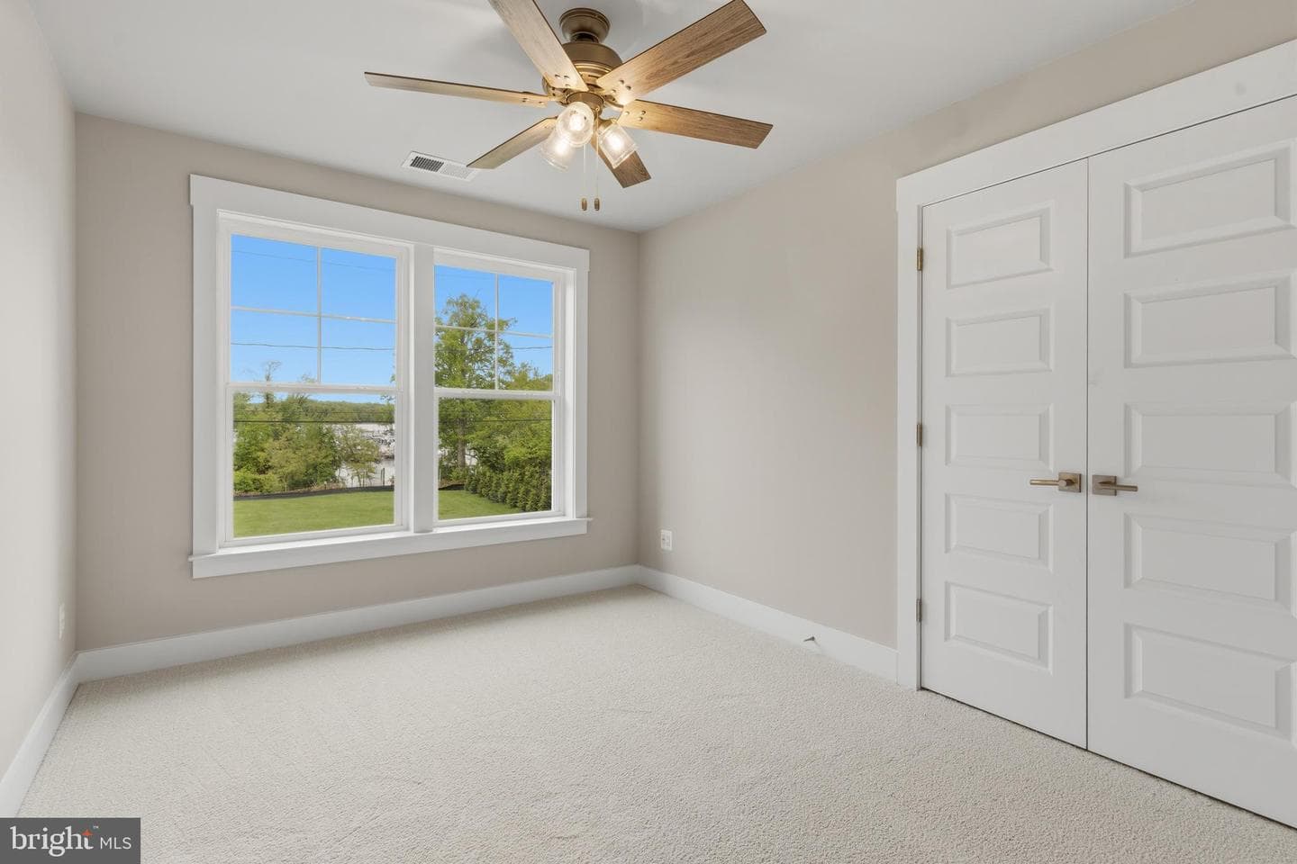 2028 William Avenue photo 6