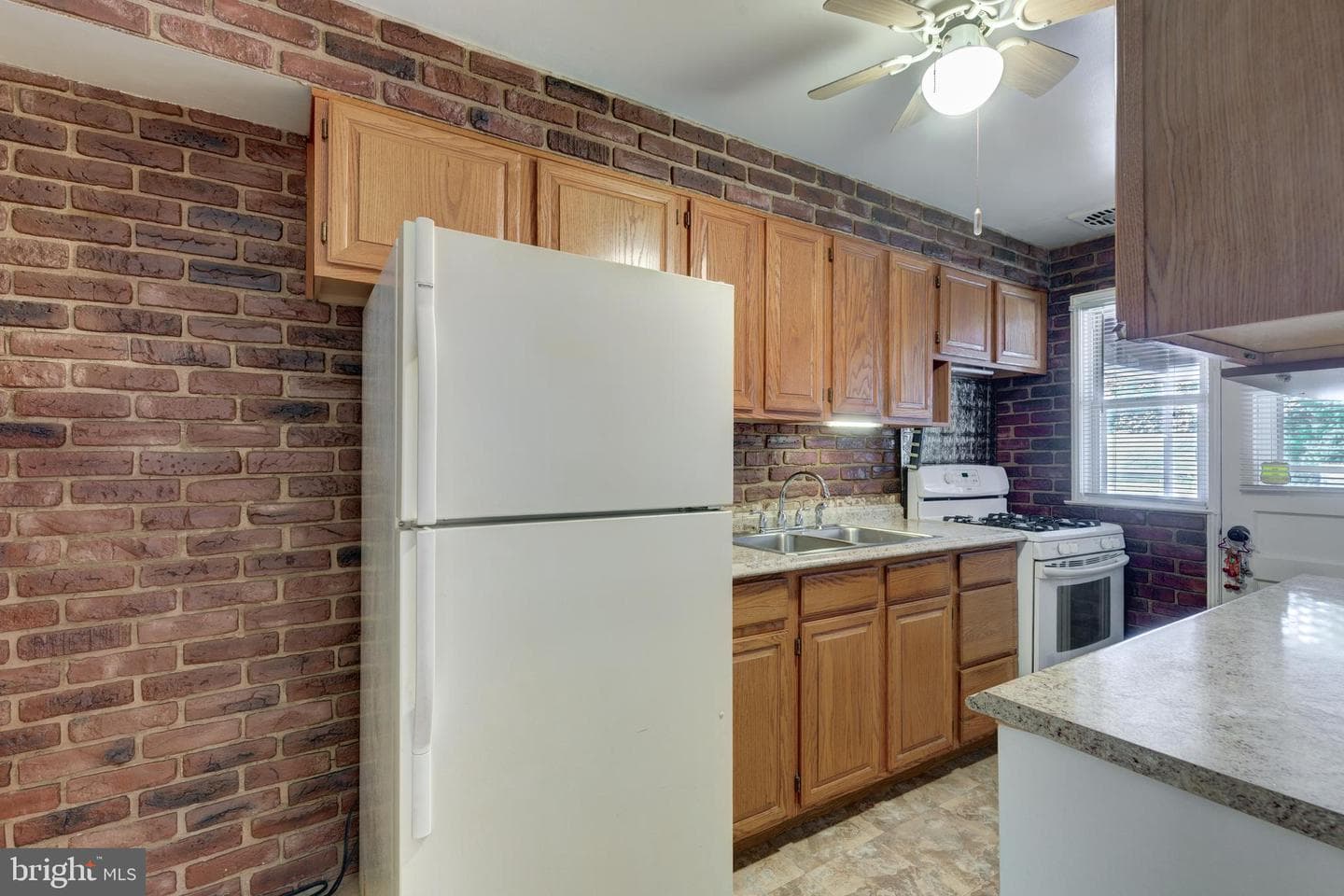 729 Aldworth Rd photo 10
