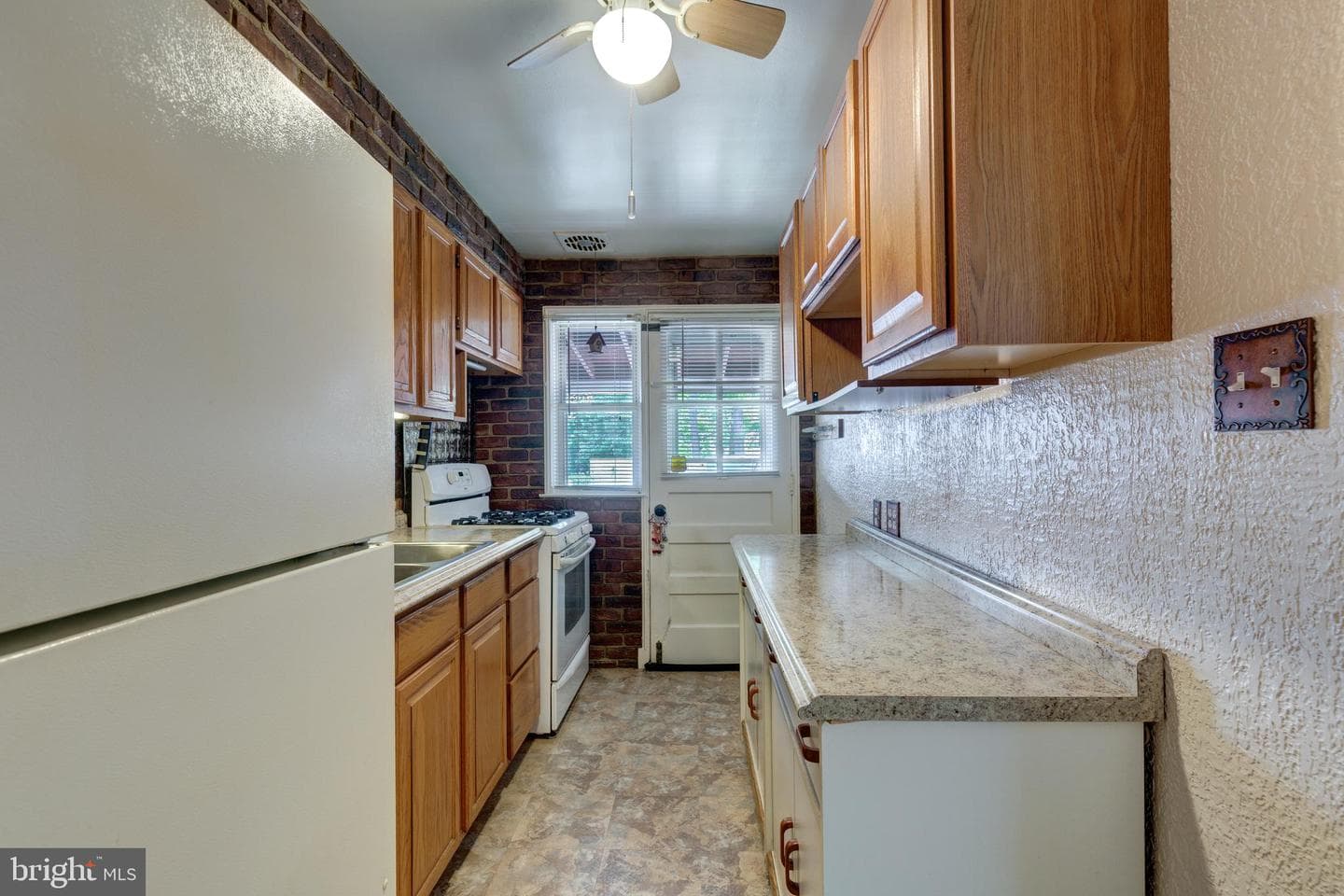 729 Aldworth Rd photo 11