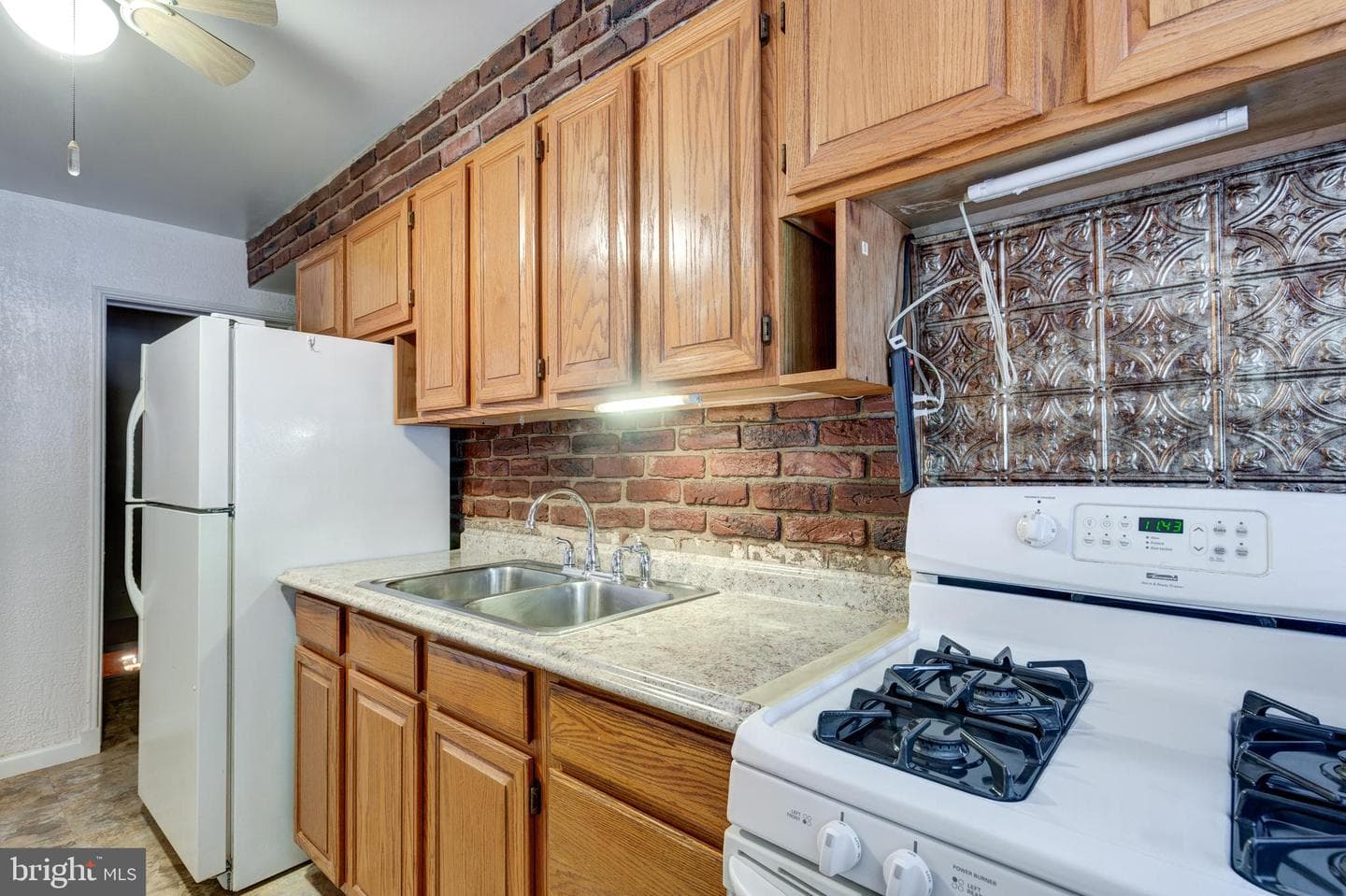 729 Aldworth Rd photo 13