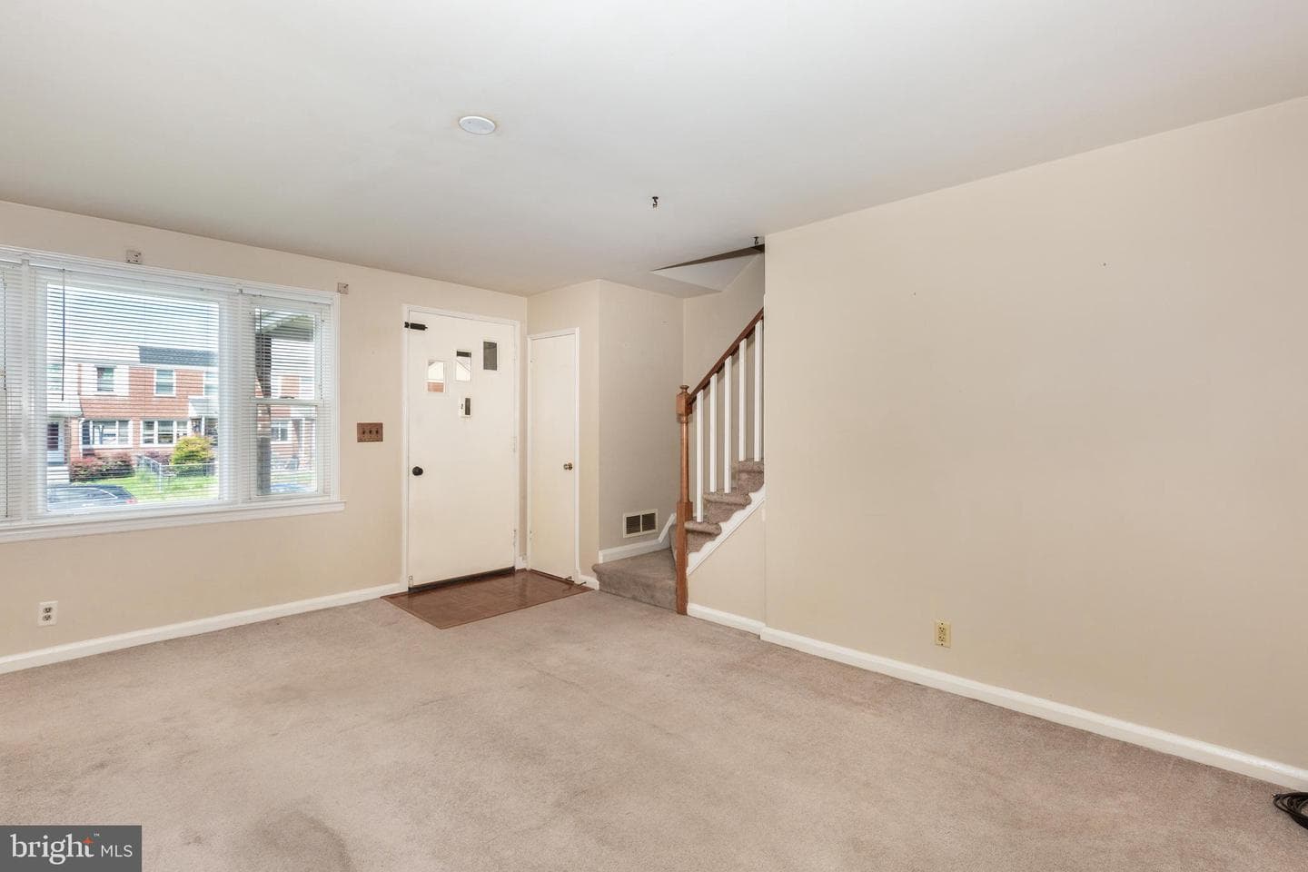 729 Aldworth Rd photo 7