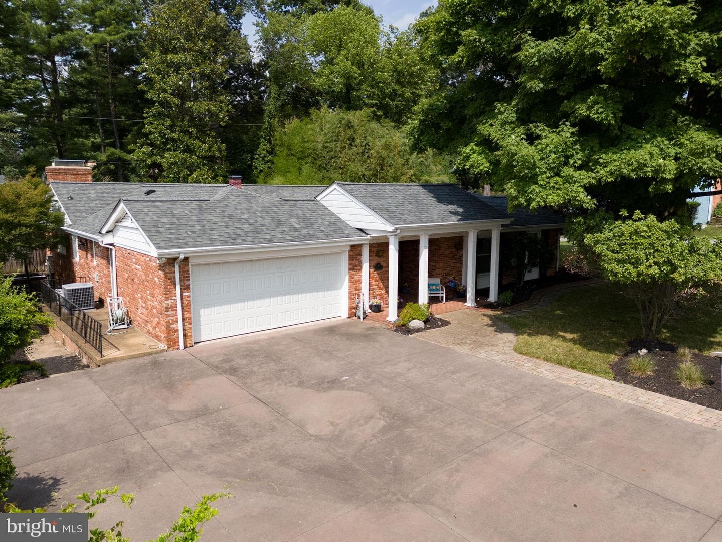2104 Cedar Circle Drive photo 4