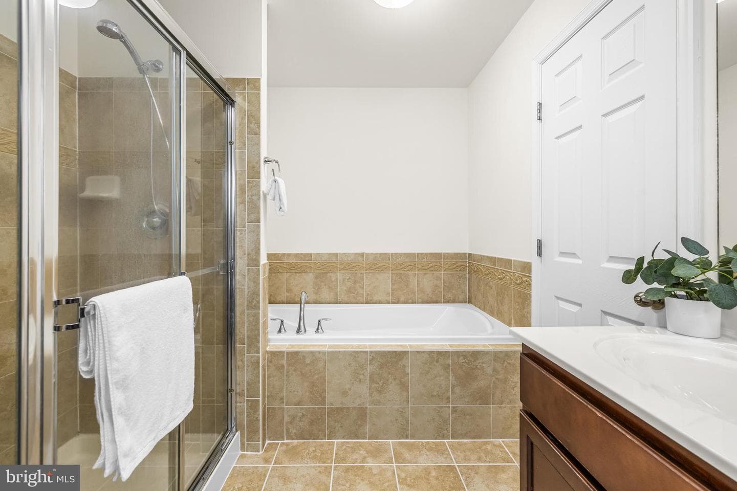 8888 Paddock Lane photo 32