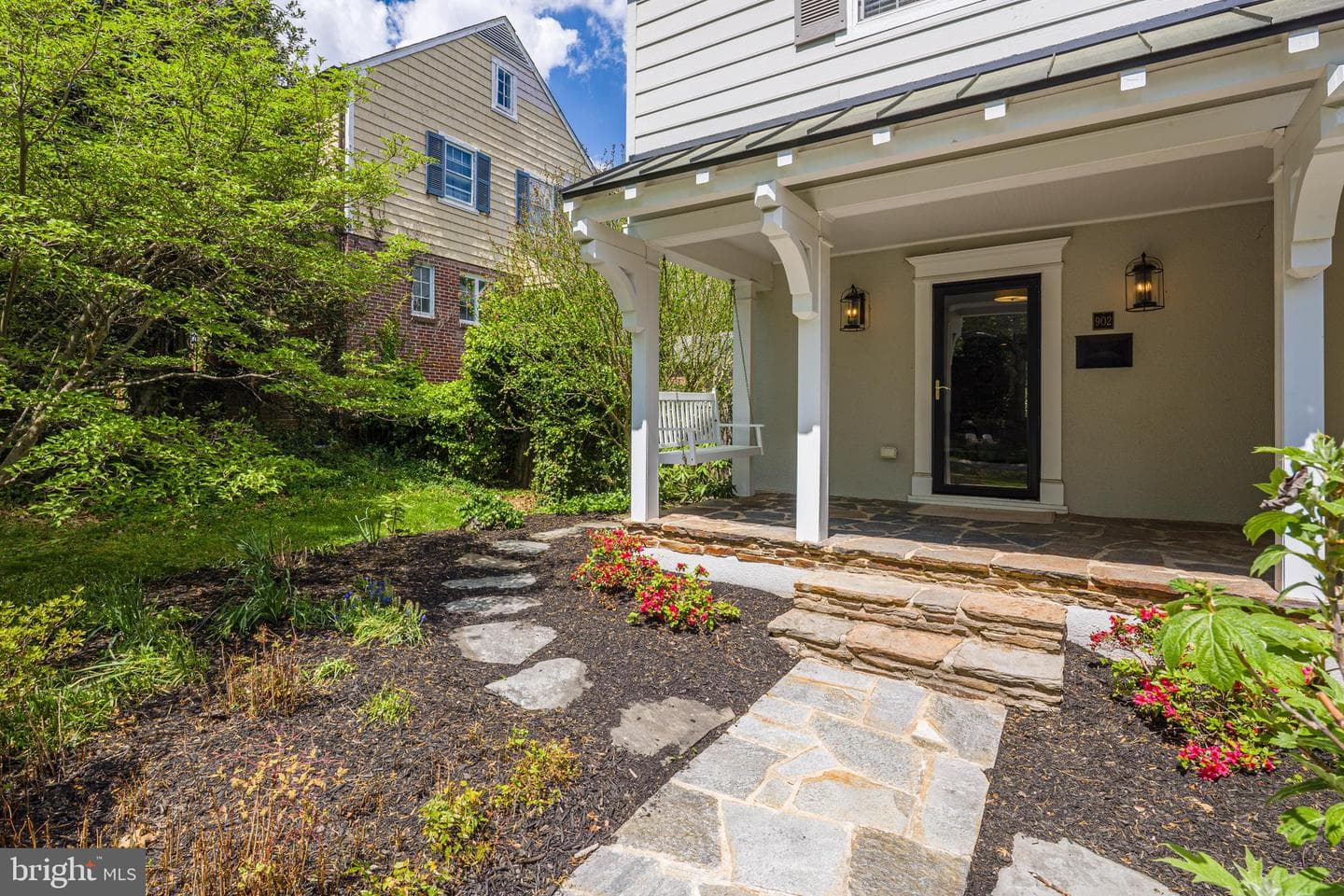 902 Kingston Road photo 2