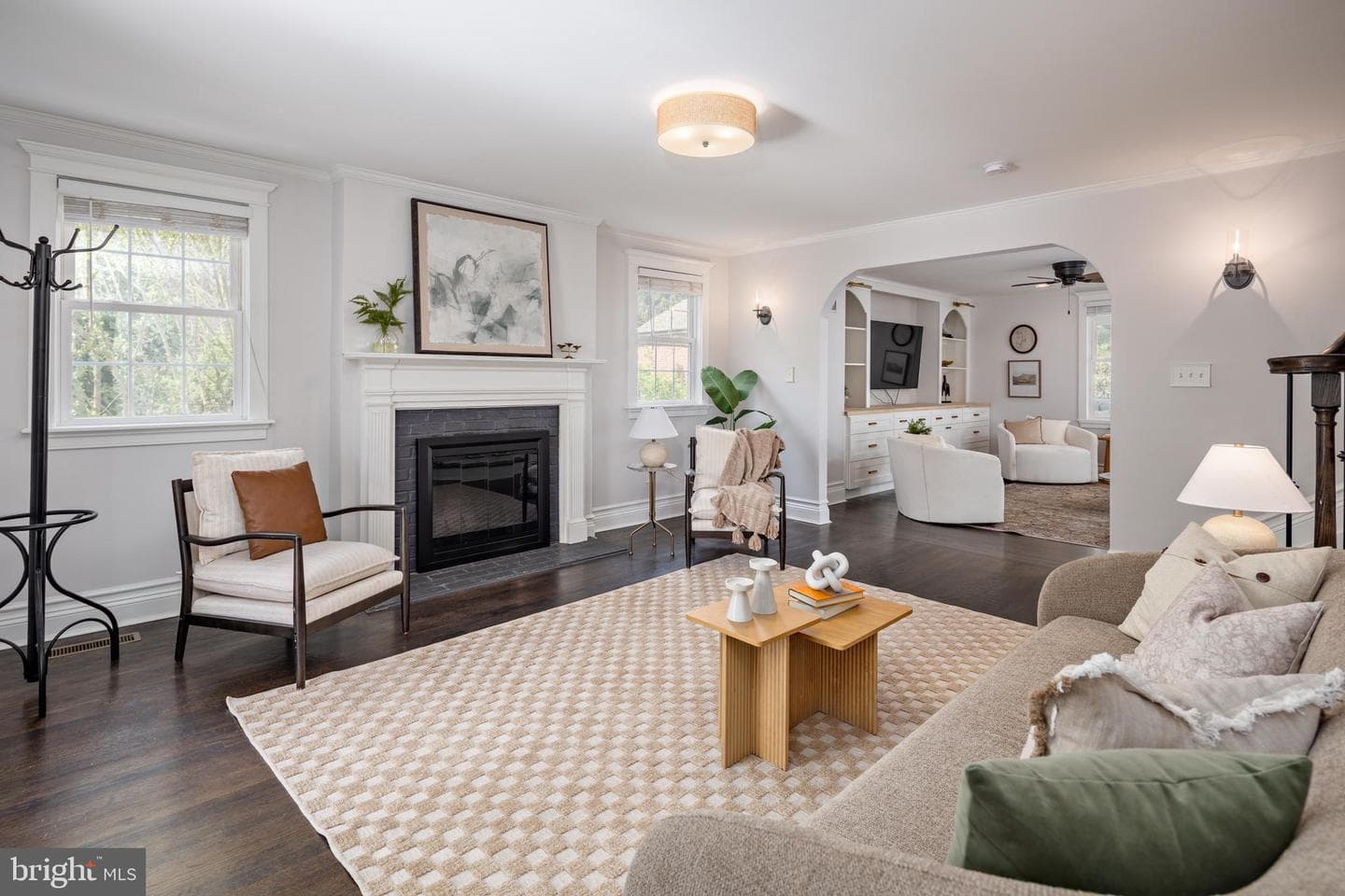 902 Kingston Road photo 4