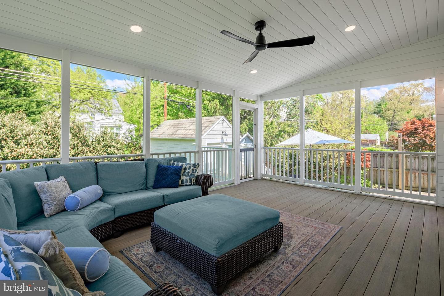 902 Kingston Road photo 43