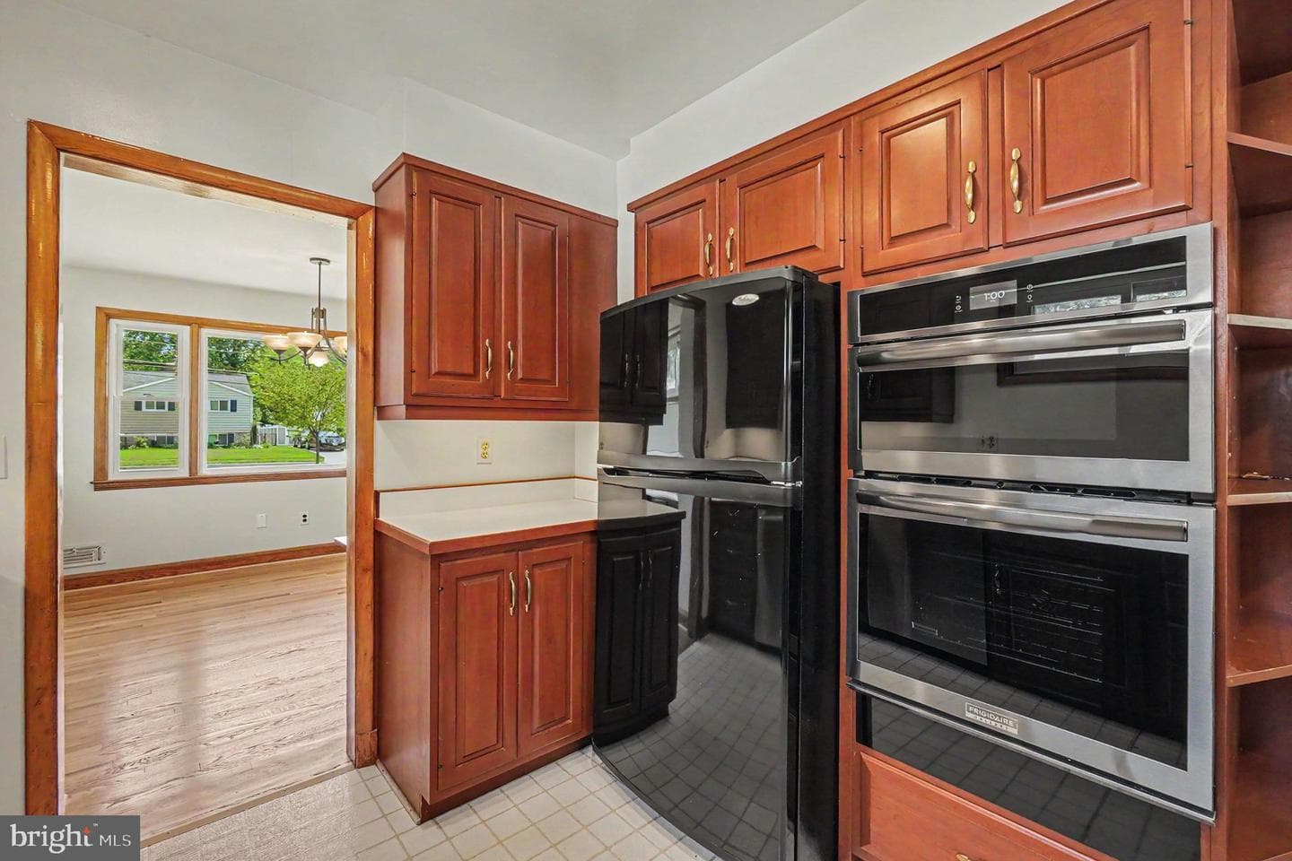 9204 Snyder Lane photo 11