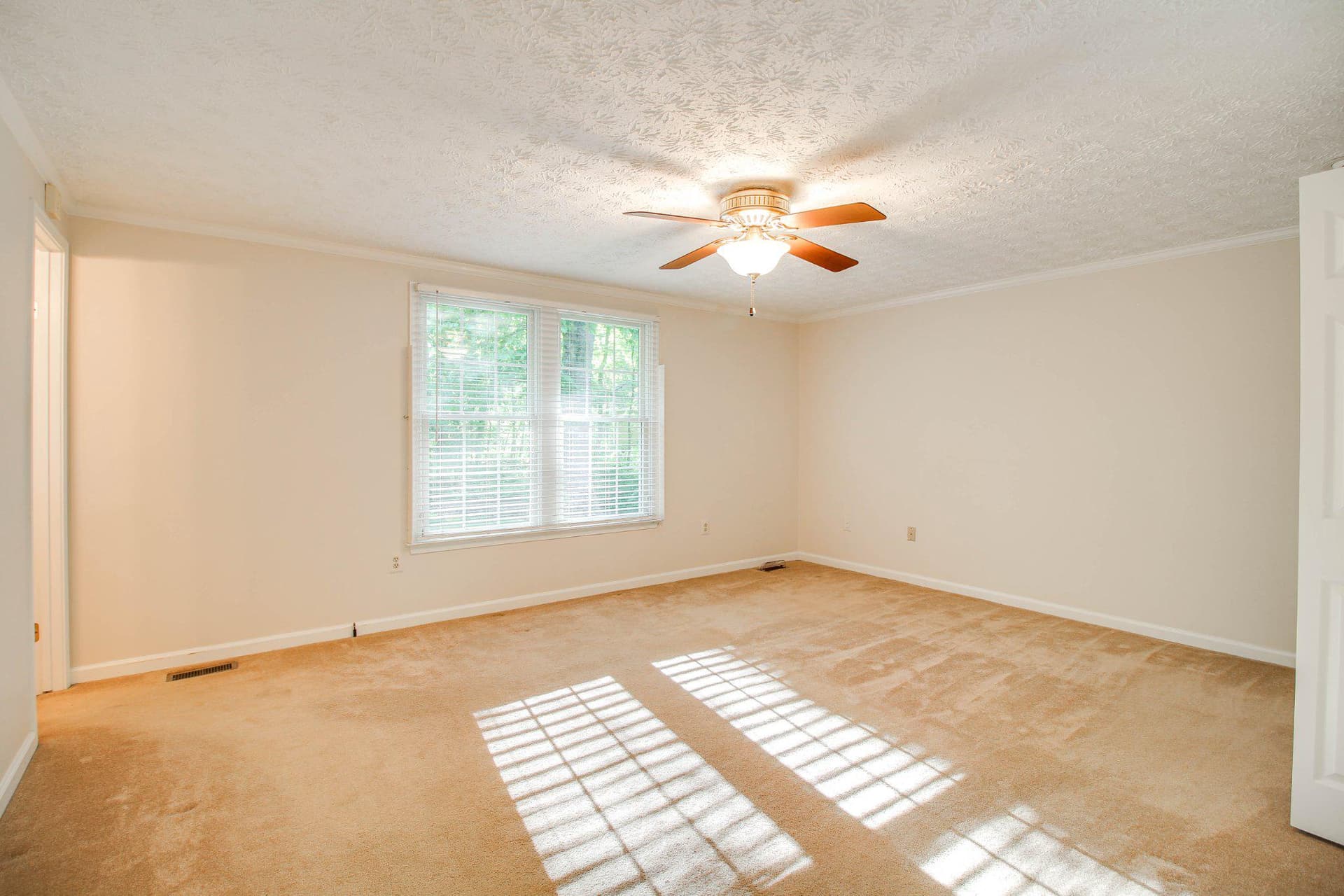 1010 Hilton Avenue photo 14