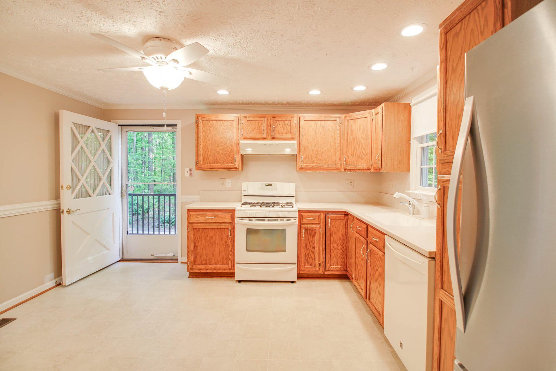 1010 Hilton Avenue photo 8