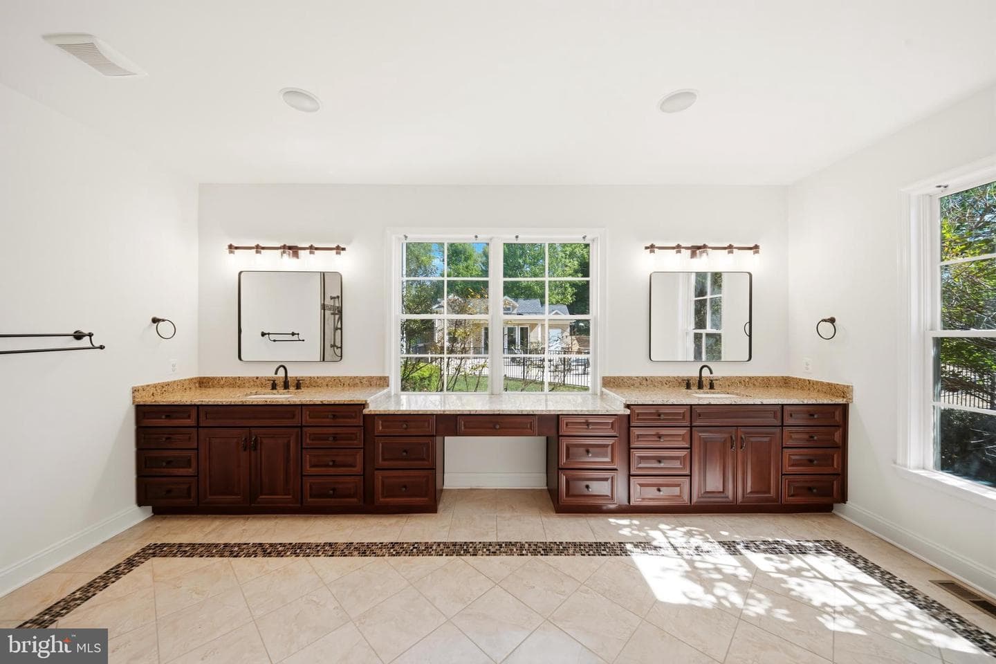 12228 Worthington photo 32