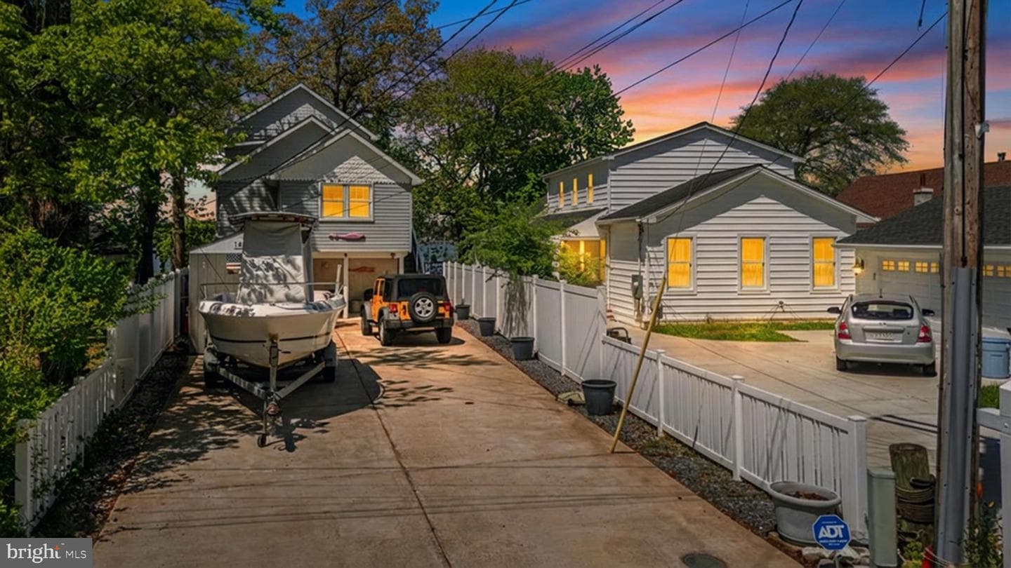 1400 Burke Road photo 45