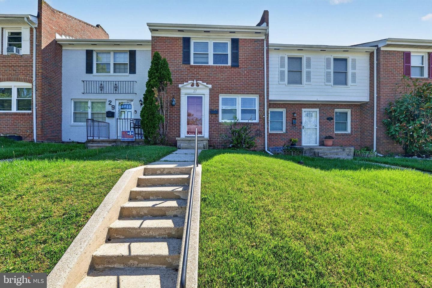 27 Terron Ct