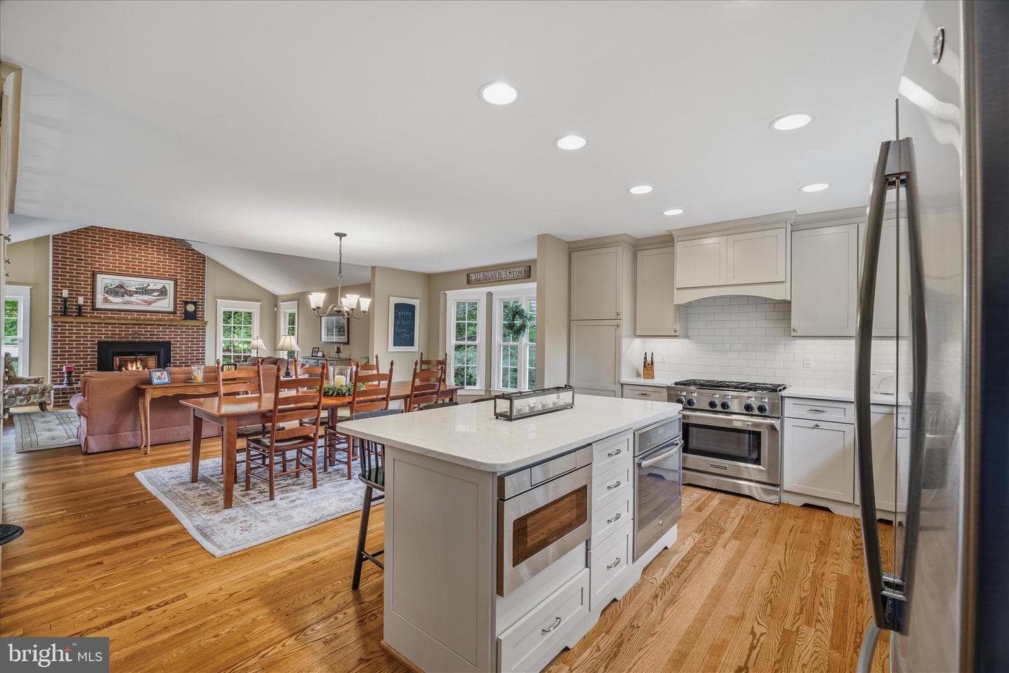8 Rolling Farm Court photo 16