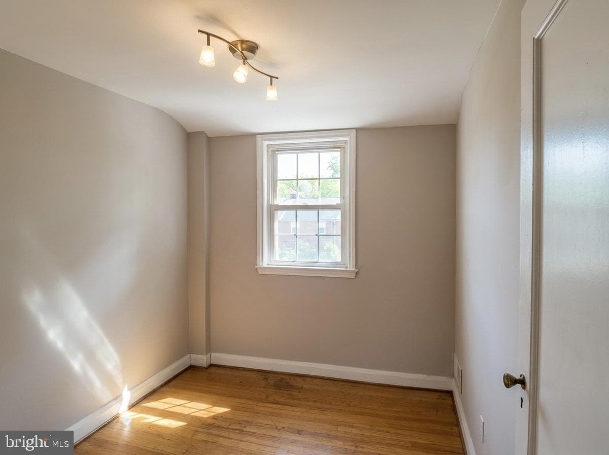 1615 Thetford Road photo 13