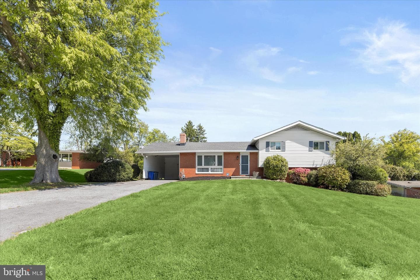 3412 Manor Hill