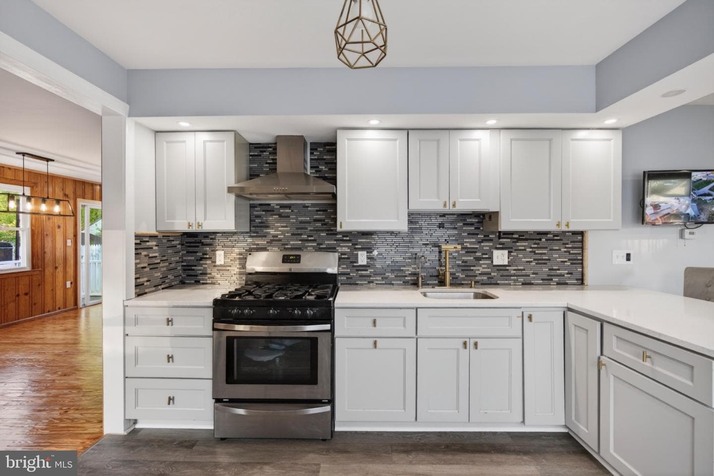 946 Martin Road photo 11