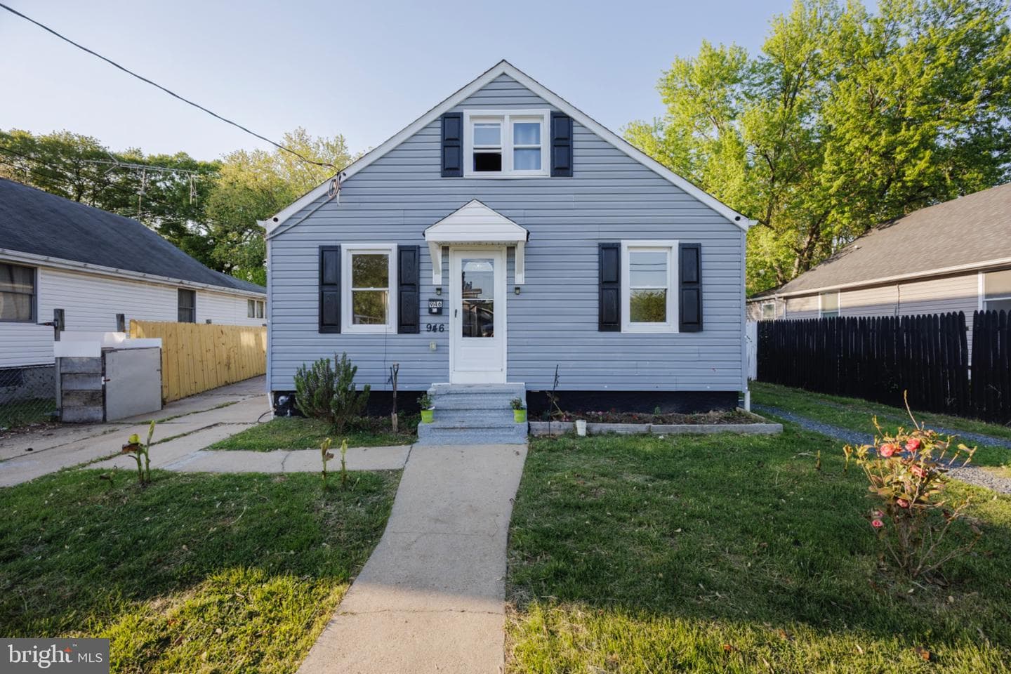 946 Martin Road photo 2