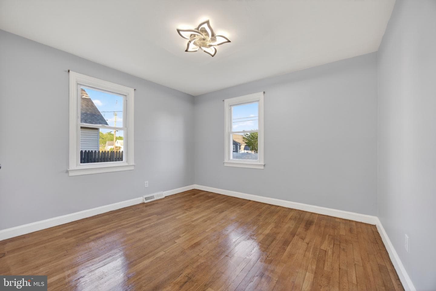 946 Martin Road photo 23