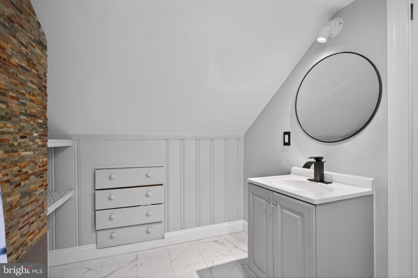 946 Martin Road photo 26
